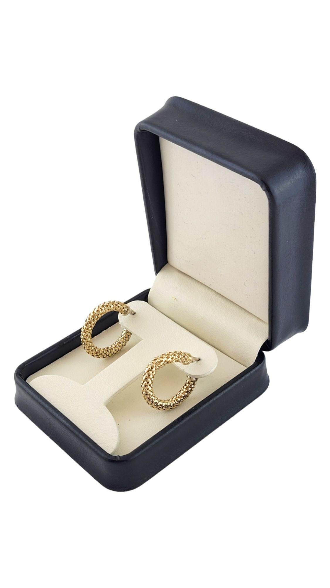 Orecchini a cerchio in oro giallo 14K #14441 in vendita 3