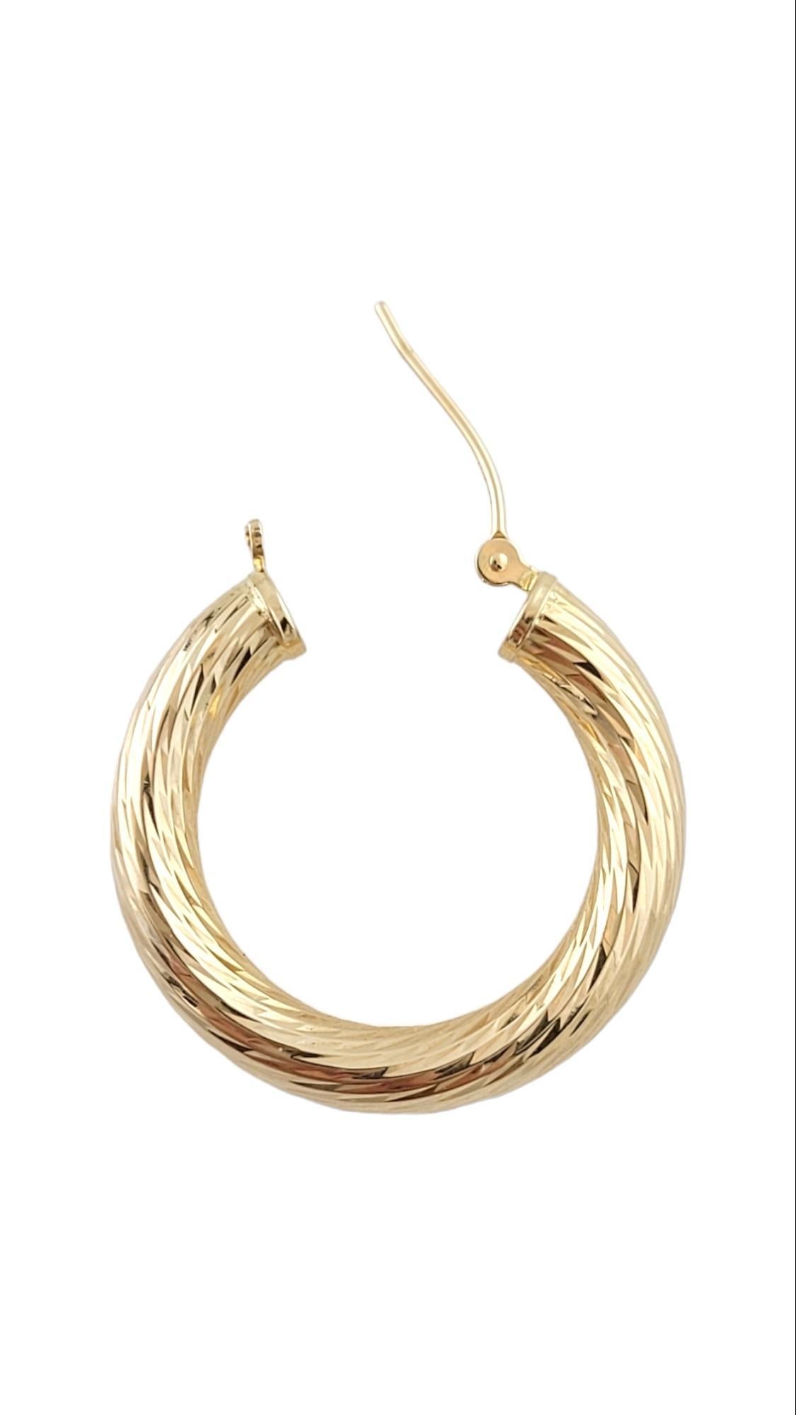 14K Yellow Gold Textured Hoop Earrings #15902 In Good Condition For Sale In Washington Depot, CT