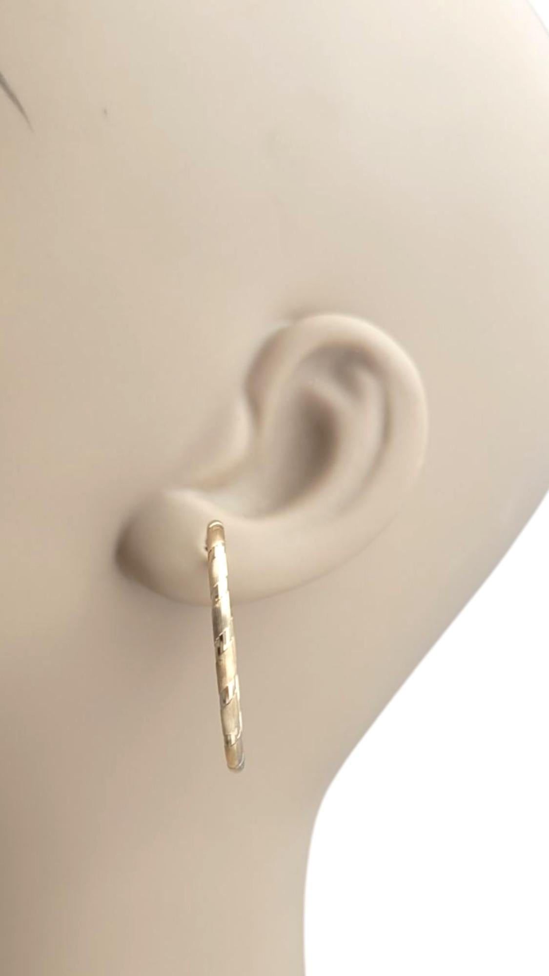 14K Yellow Gold Textured Hoop Earrings #21092 For Sale 2