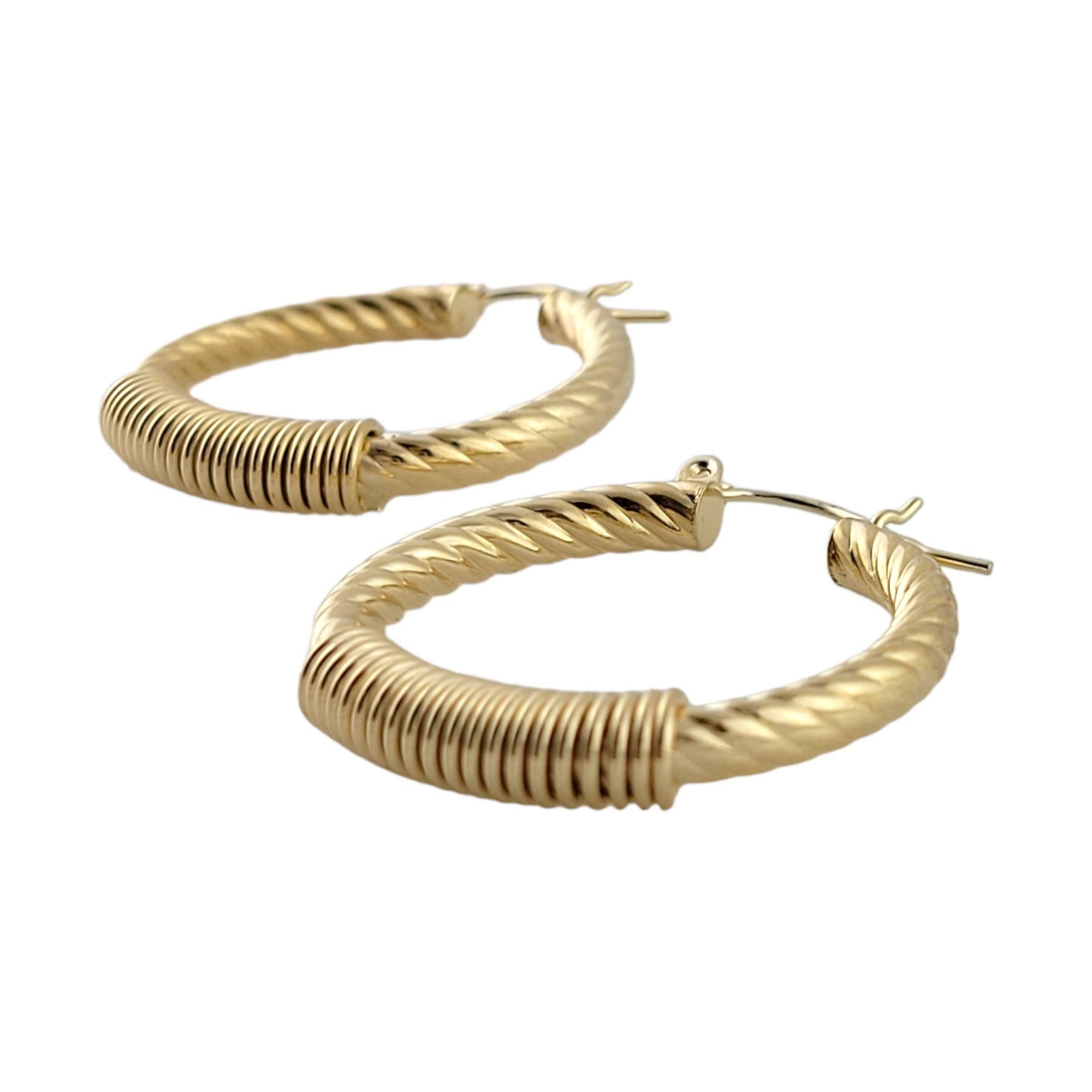 14K Yellow Gold Textured Hoops In Good Condition For Sale In Washington Depot, CT