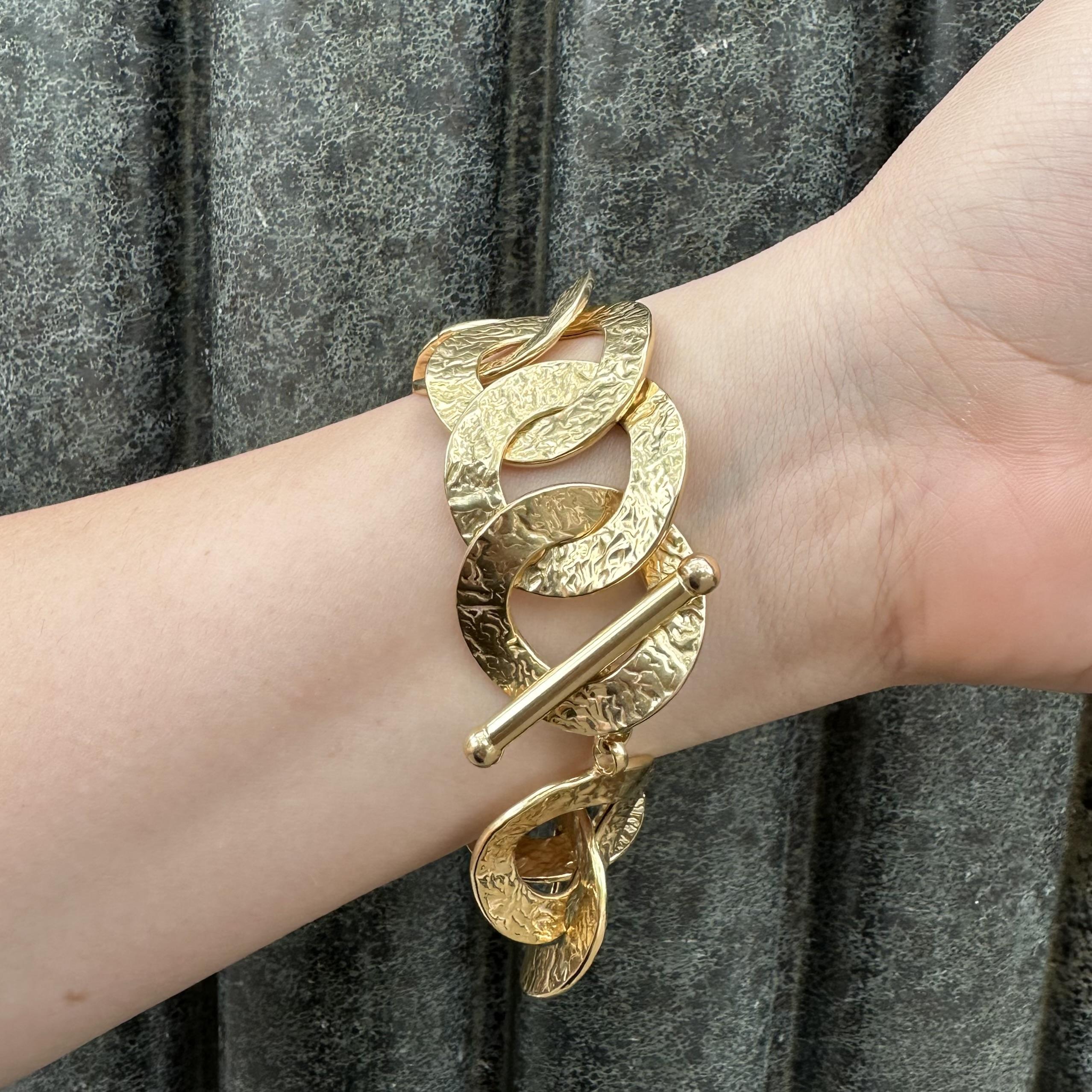 14k Gelbgold texturiert große runde Scheibe Link Armband w / Toggle Clasp im Angebot 4