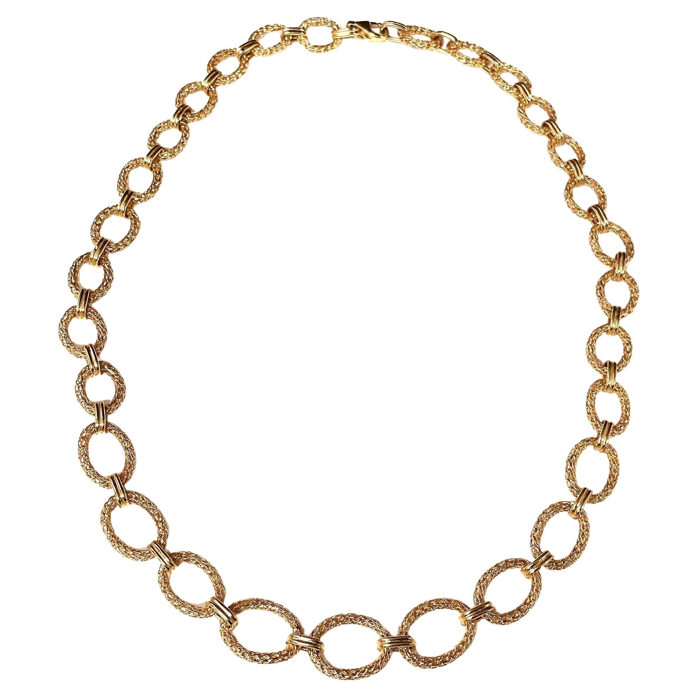 Modern 14K Yellow Gold Textured Oval Link Necklace For Sale