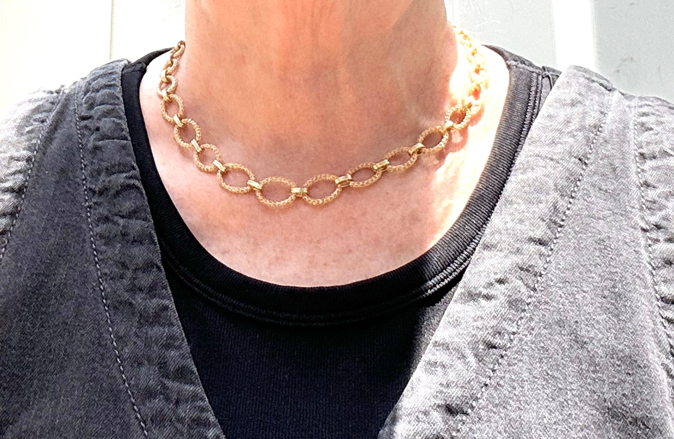 14K Yellow Gold Textured Oval Link Necklace For Sale 2