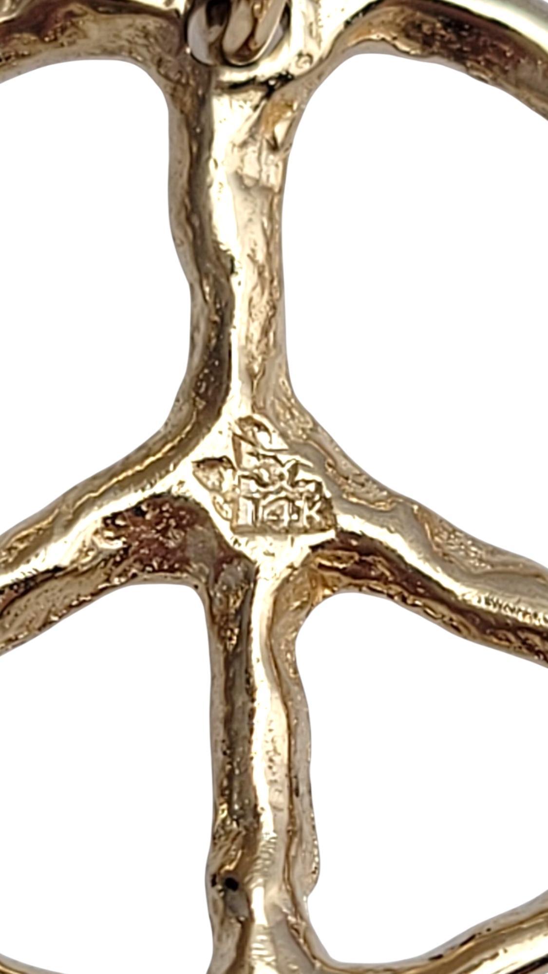 14K Yellow Gold Textured Peace Sign Charm #21056 In Good Condition For Sale In Washington Depot, CT