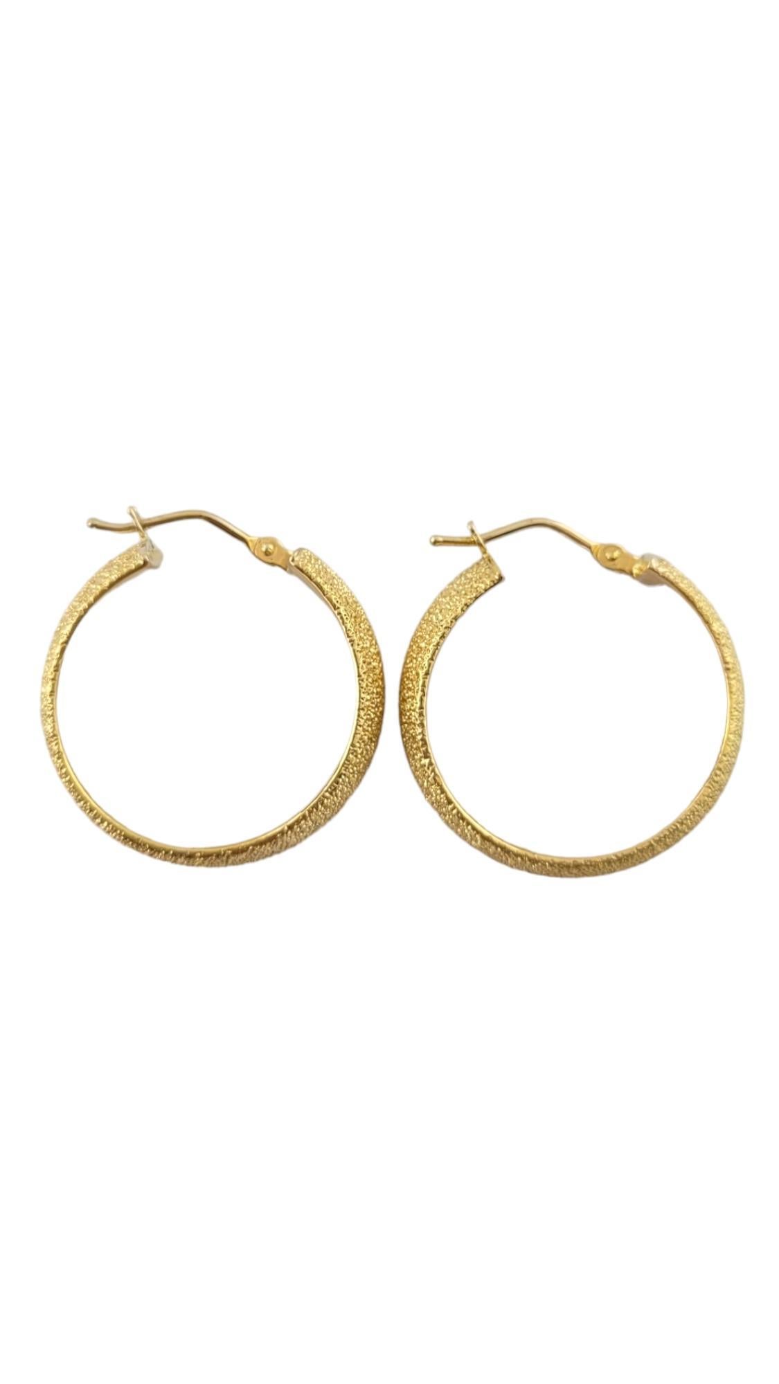 14K Gelbgold Texturierte funkelnde Ohrringe

Dieses wunderschöne Set aus 14-karätigem, strukturiertem Gold sieht an jeder Frau hinreißend aus!

Durchmesser: 23,71 mm
Breite: 7,8 mm