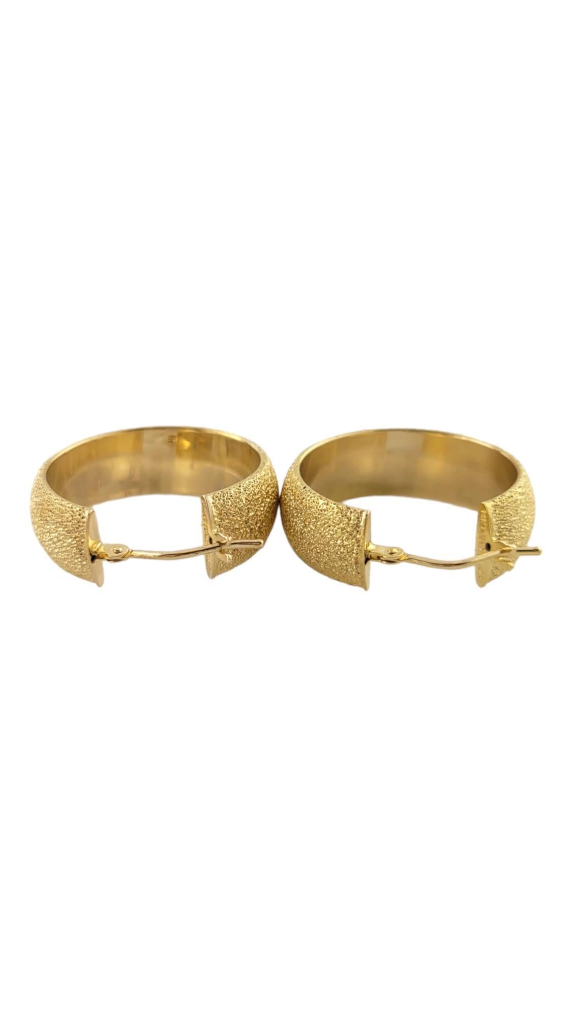 14K Yellow Gold Textured Sparkly Hoop Earrings #17378 In Good Condition For Sale In Washington Depot, CT