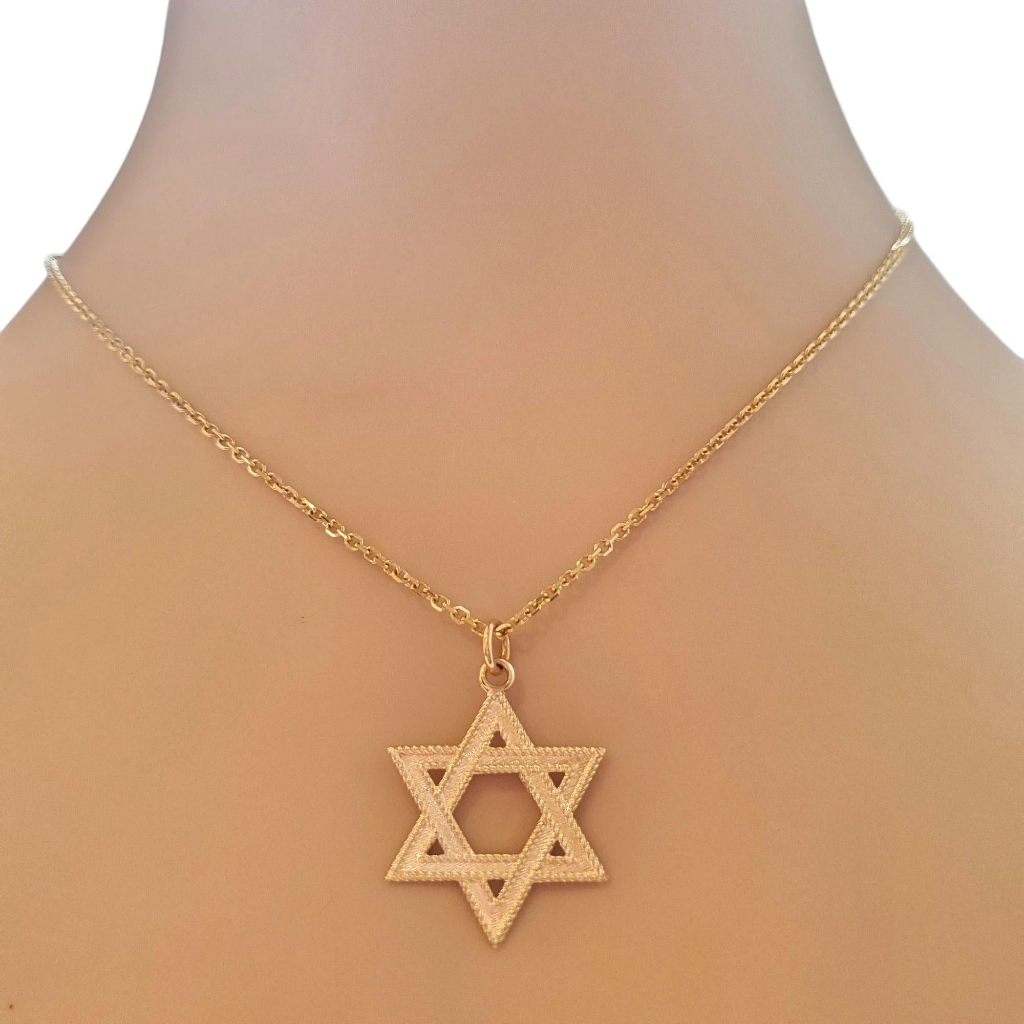 Pendentif étoile de David en or jaune 14 carats texturé n° 18019 en vente 2