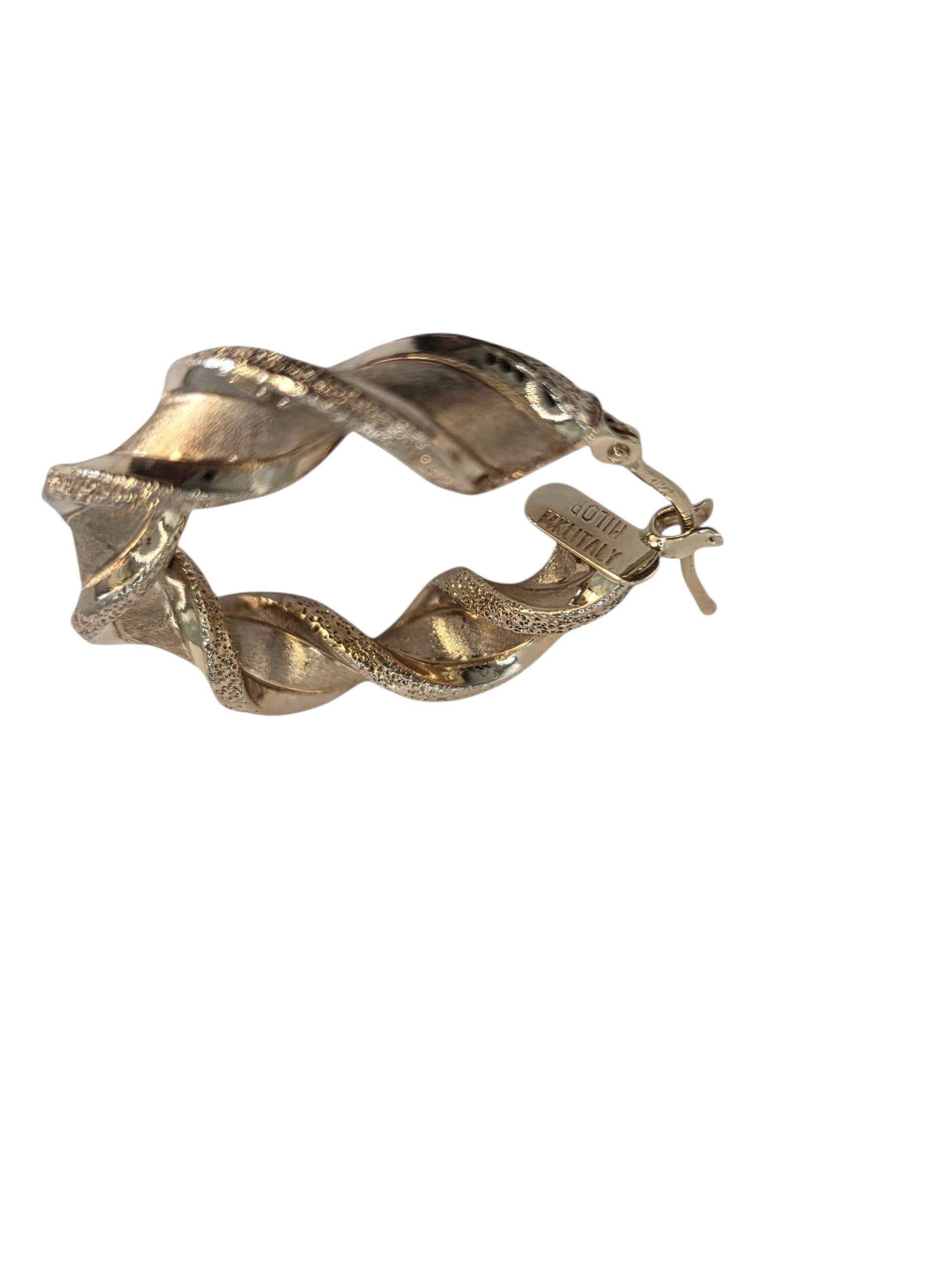 Orecchini a cerchio intrecciati in oro giallo 14k #23858 in vendita 2