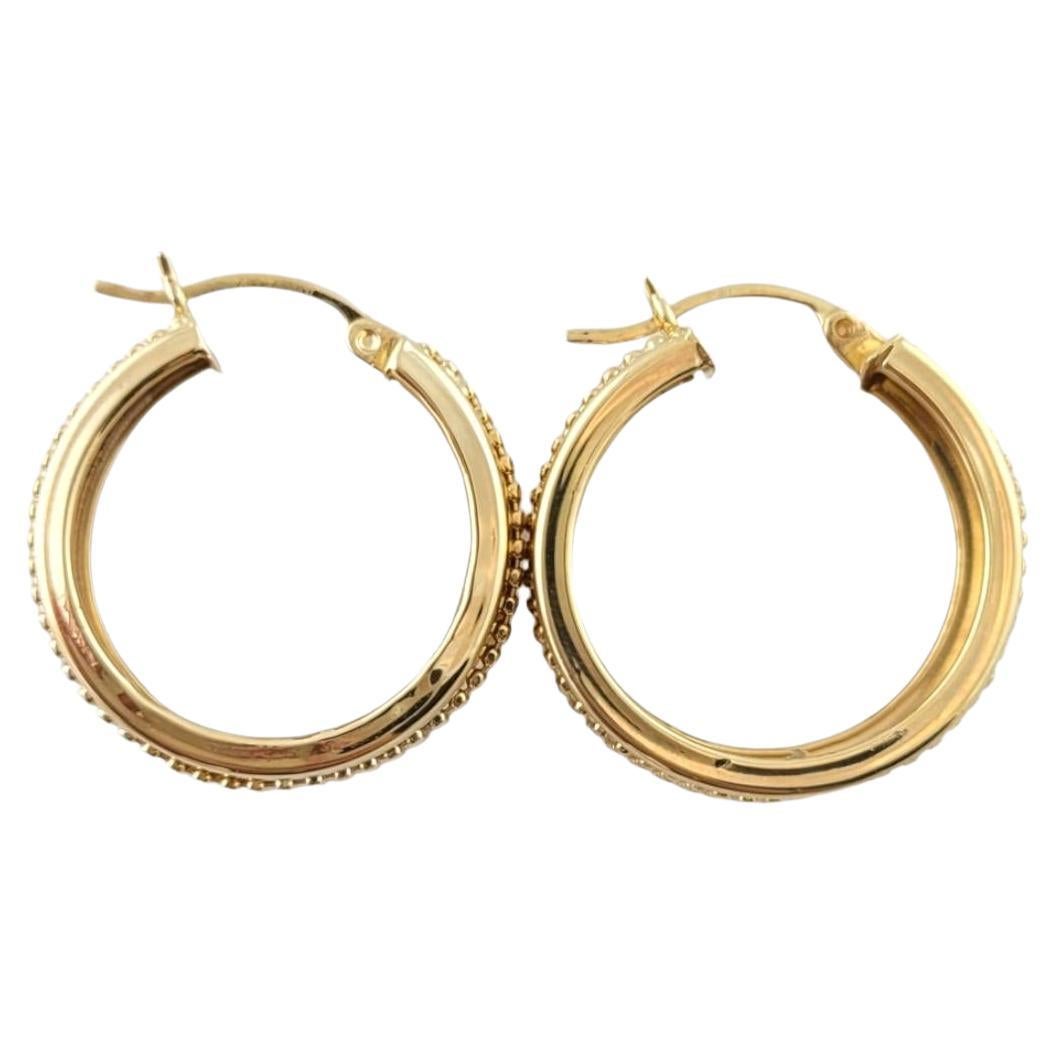 14K Yellow Gold Textured Wide Hoop Earrings 

This gorgeous set of hoop earrings are crafted from 14K yellow gold with a beautiful textured pattern!

Diameter: 23.3mm
Width: 7.77mm

Weight: 3.80 dwt/ 5.90 g

Hallmark: USA 14K

Very good condition,