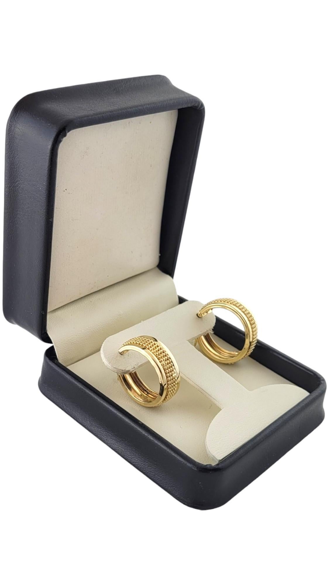 Pendientes de aro ancho con textura de oro amarillo de 14 quilates #22398 en venta 3