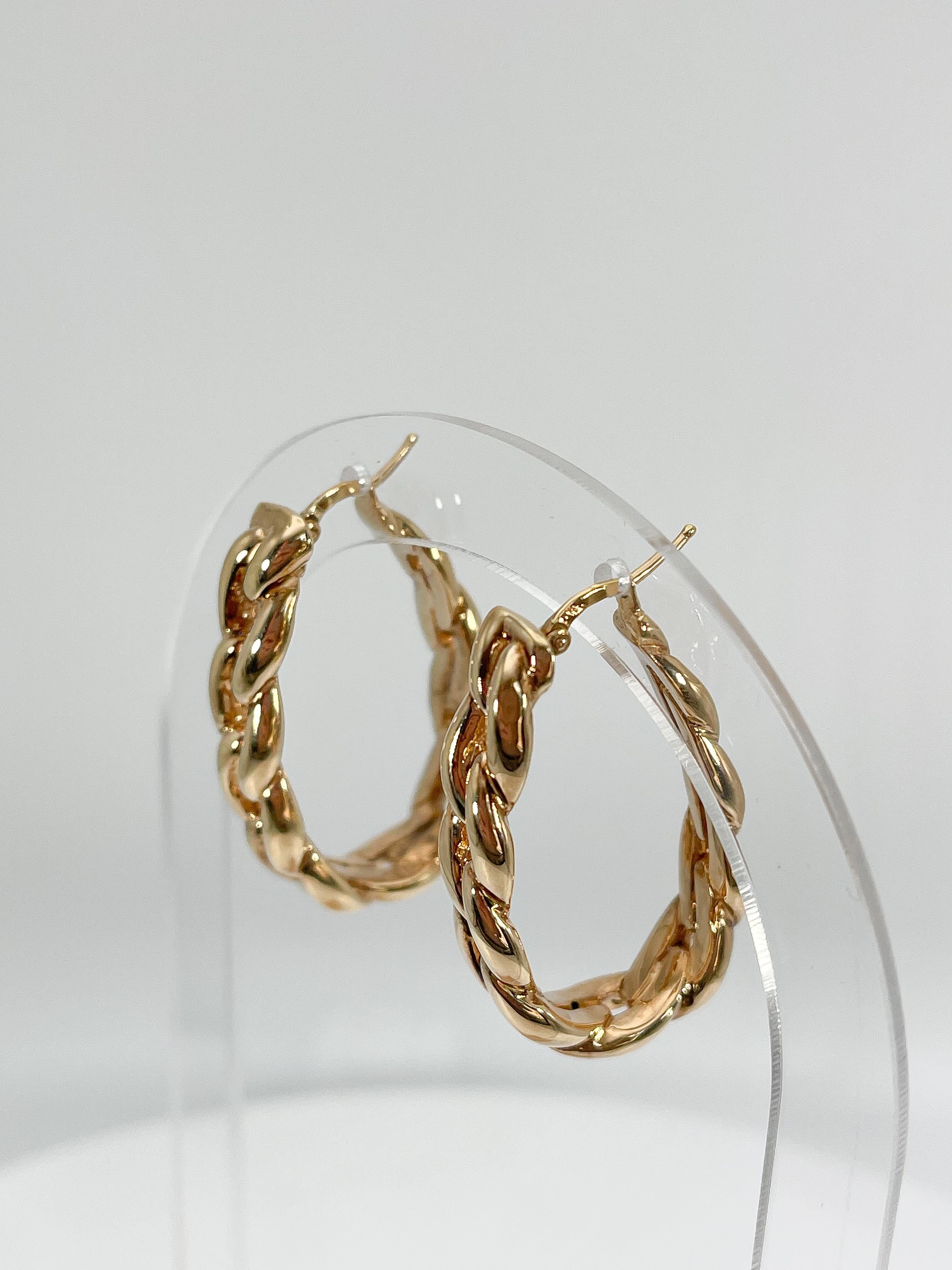 14K Yellow Gold Thick Chain Hoop Earrings  In Excellent Condition For Sale In Stuart, FL