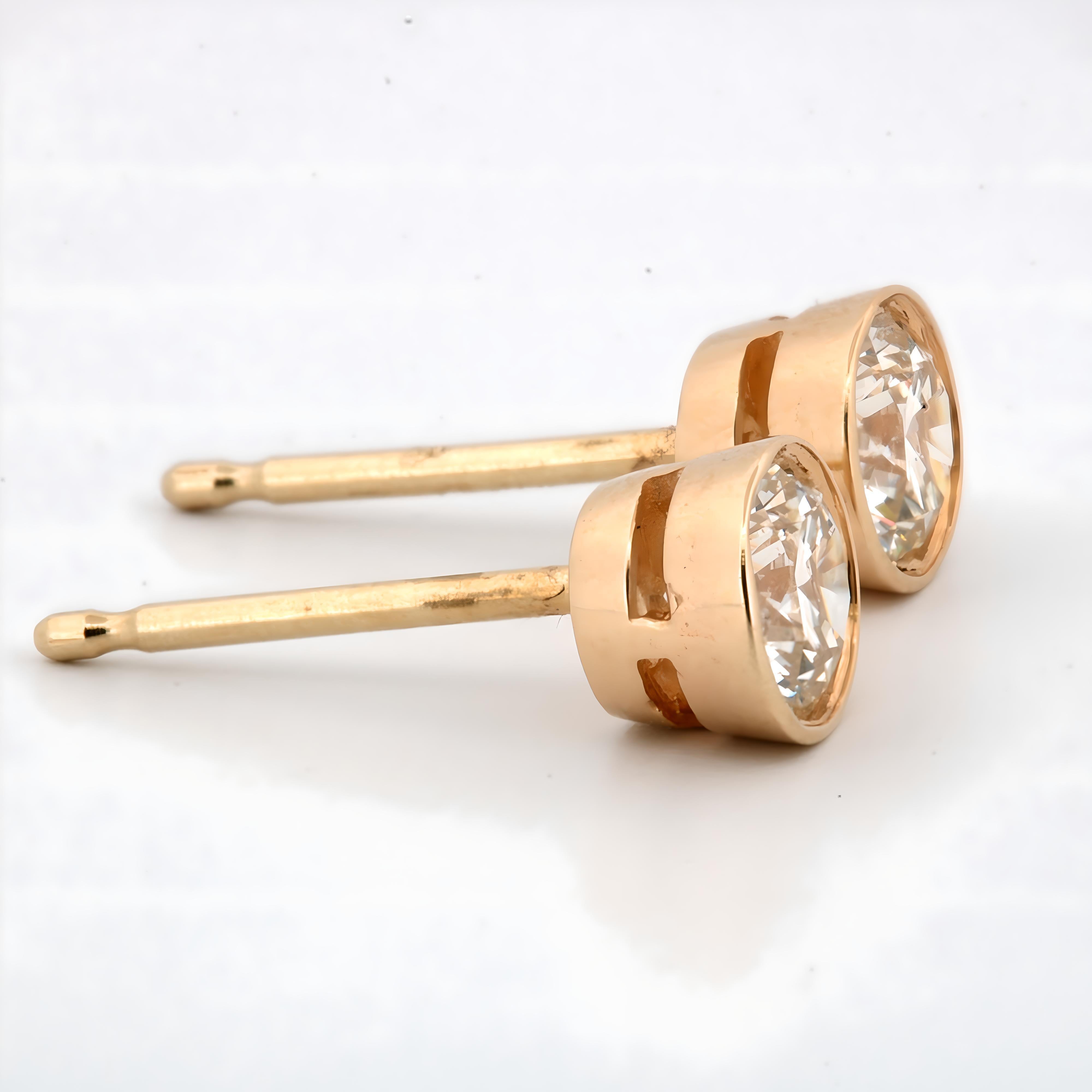 Borchie con diamante a castone sottile in oro giallo 14K da 0,40 carati In condizioni Nuovo in vendita a New York, NY
