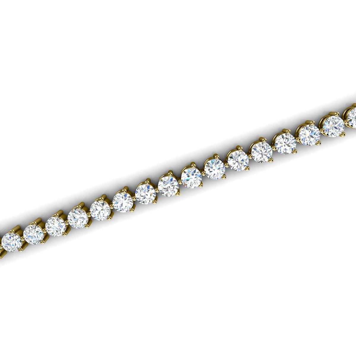 Taille ronde Bracelet tennis à trois griffes en or jaune 14 carats et diamants de 7 carats en vente
