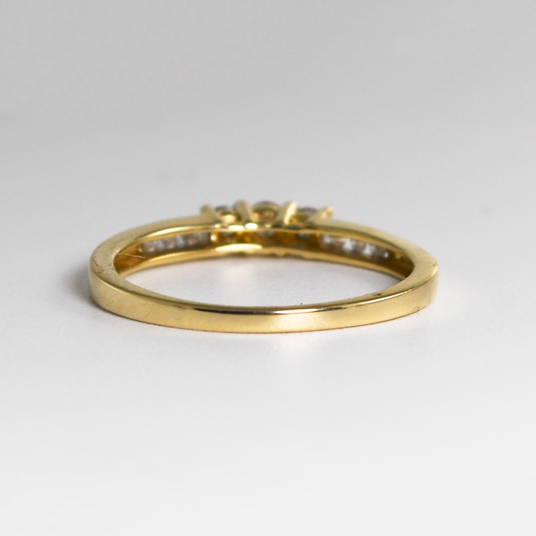 14K Yellow Gold Three-Stone Diamond Engagement Ring 0.30ct In Excellent Condition For Sale In Laguna Beach, CA
