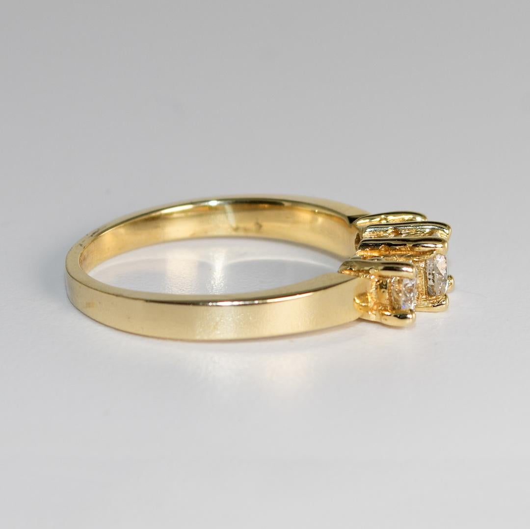 Round Cut 14K Yellow Gold Three-Stone Diamond Ring 0.69ct For Sale