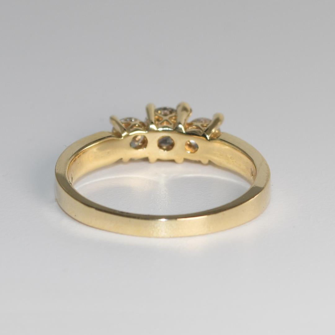 14K Yellow Gold Three-Stone Diamond Ring 0.69ct In Excellent Condition For Sale In Laguna Beach, CA
