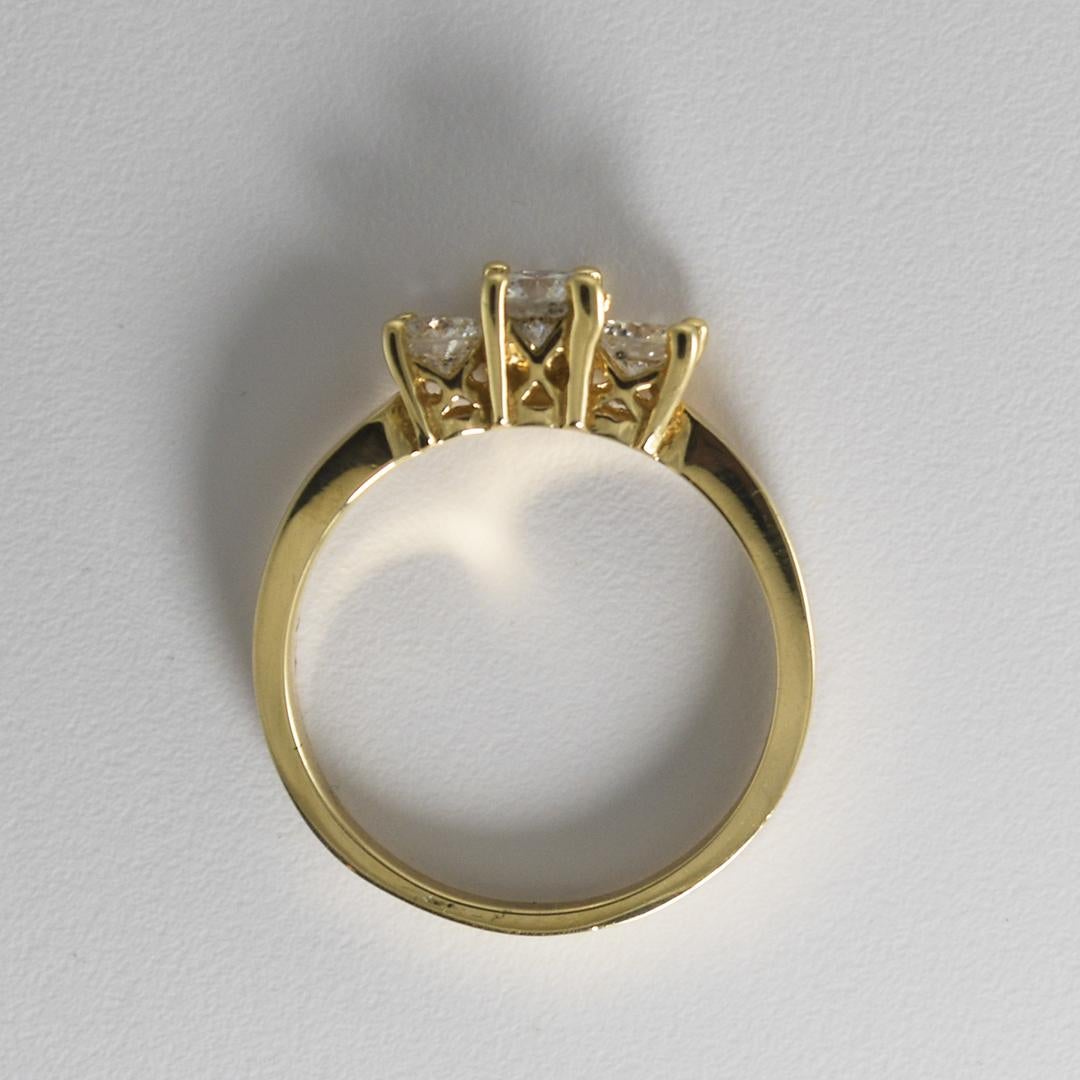 14K Yellow Gold Three-Stone Diamond Ring 0.69ct For Sale 2