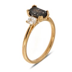 14K Yellow Gold Three-Stone Emerald Salt & Pepper Diamond Ring Center:0.88 Carat