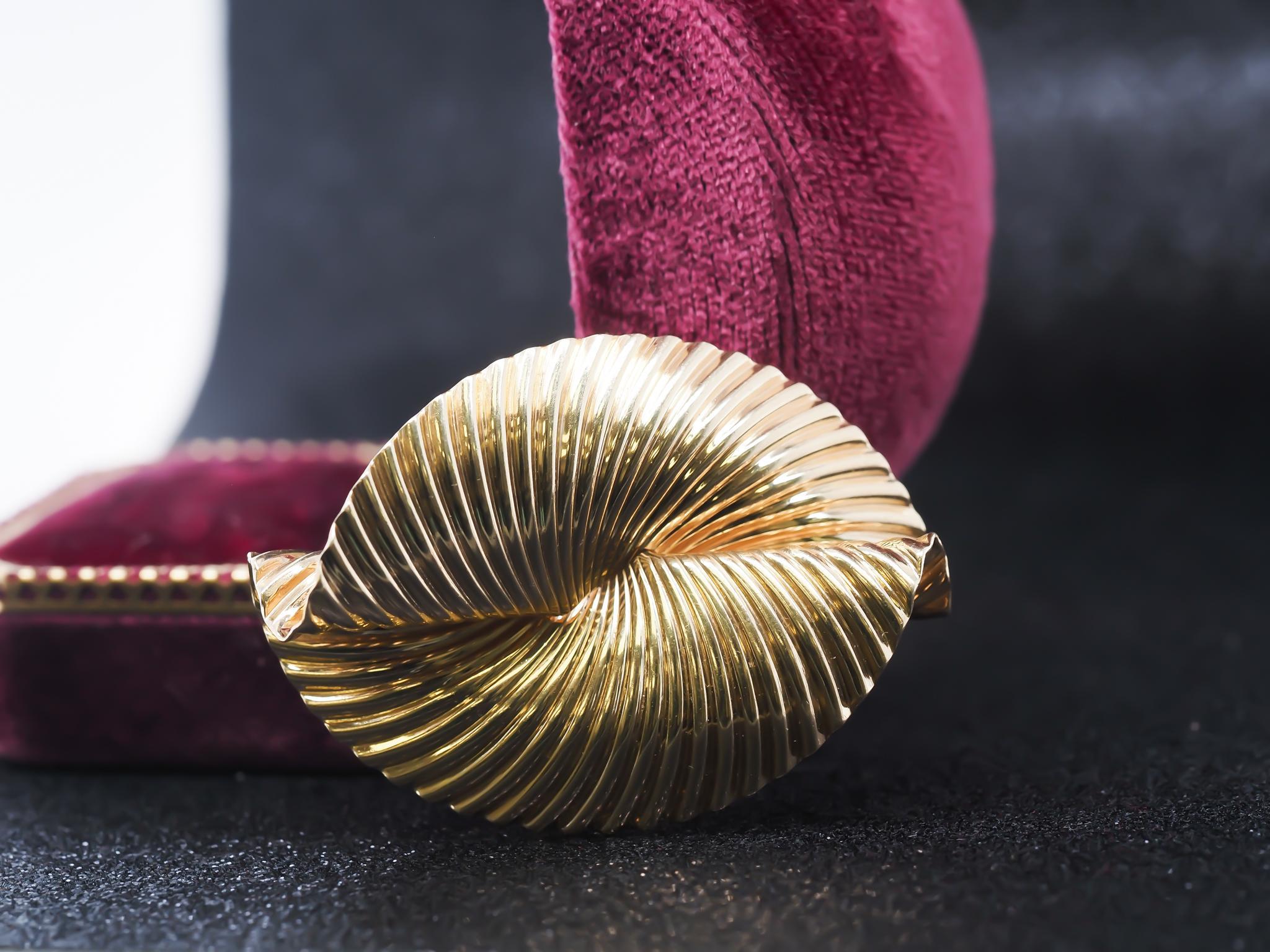Item Details:
Metal Type: 14K Yellow Gold [Hallmarked, and Tested]
Weight: 13.5 grams

Circa 1960s

Pin Measurements:
Length: 1.75 inch long inches
Condition: Excellent