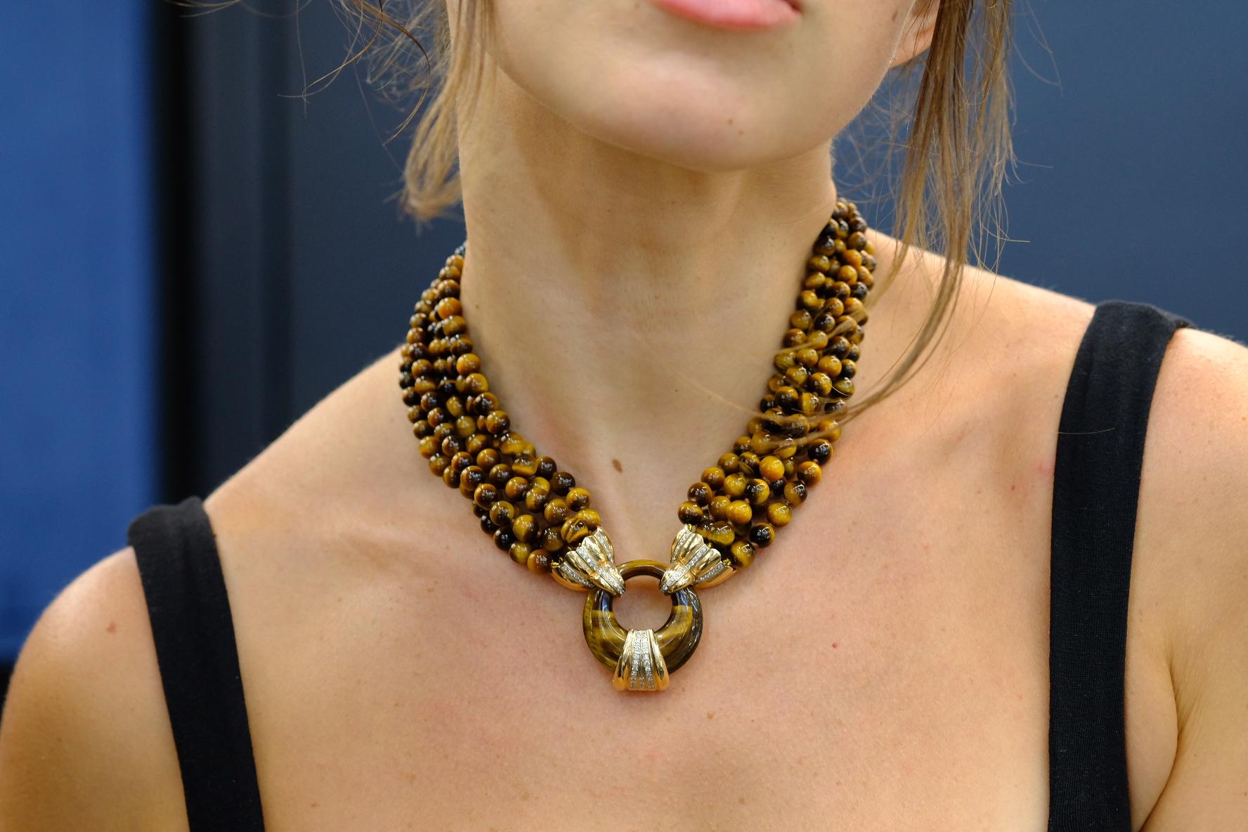 Collier de perles multibrins en or jaune 14 carats avec œil de tigre et diamants en vente 2