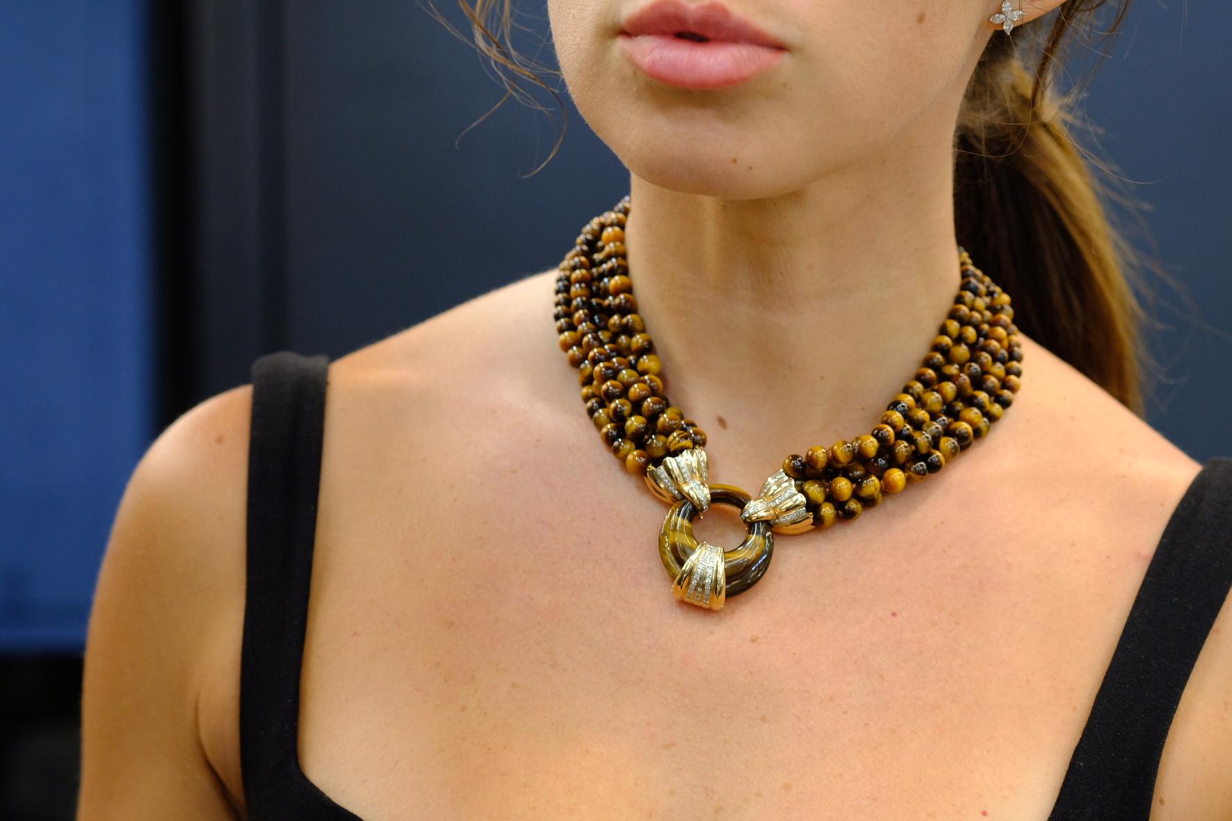 Collier de perles multibrins en or jaune 14 carats avec œil de tigre et diamants en vente 3