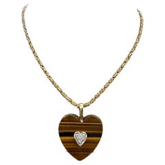 Collar Corazón Ojo de Tigre de Oro Amarillo de 14K con Detalles de Diamantes