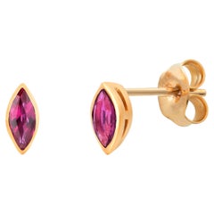Orecchini con castone in oro giallo 14K Tinyy 0,13' di larghezza con rubino marquise 2º foro