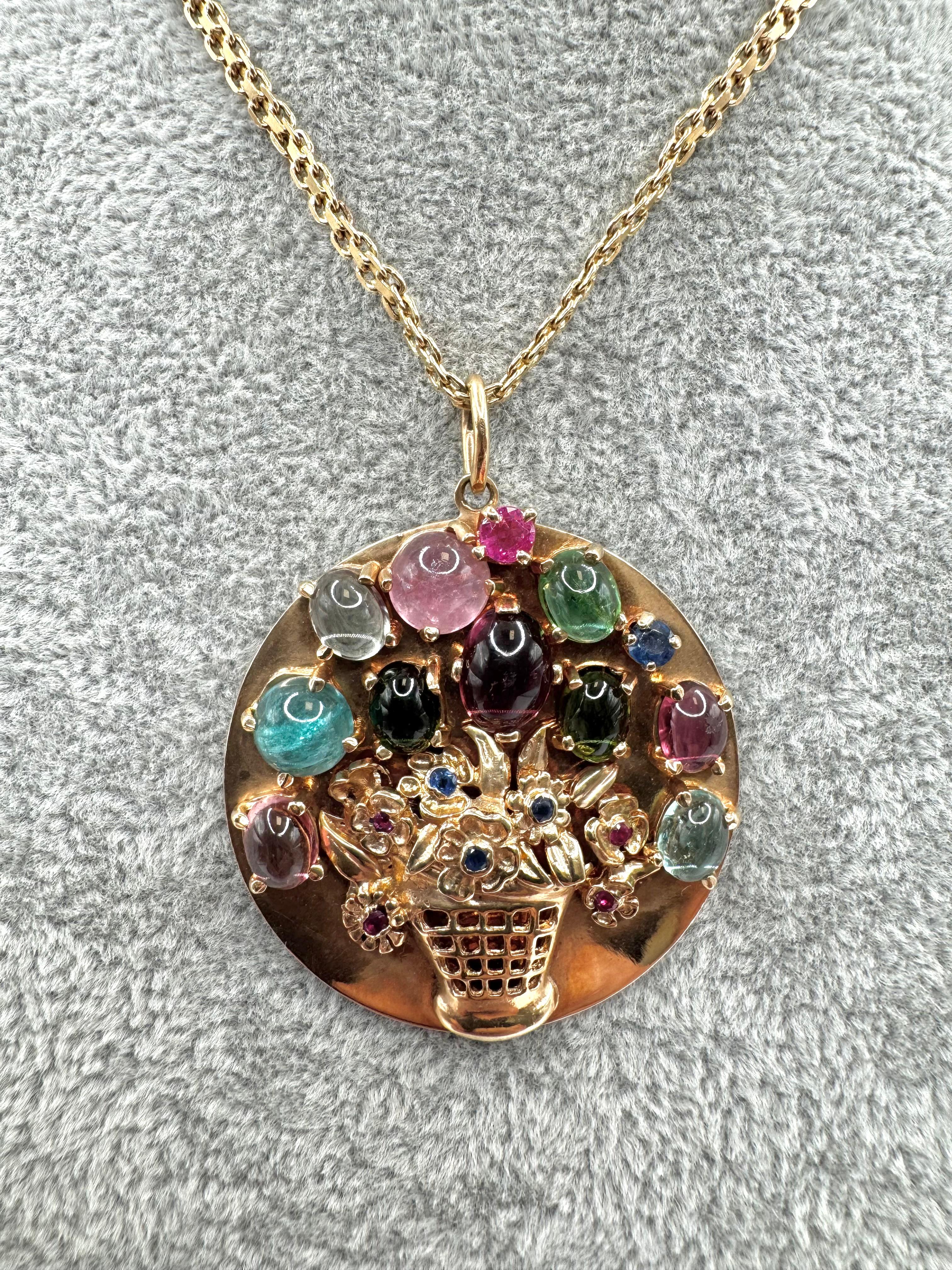 14K Yellow Gold Tourmaline, Ruby, and Sapphire Floral Basket Pendant Necklace Cabujón en venta