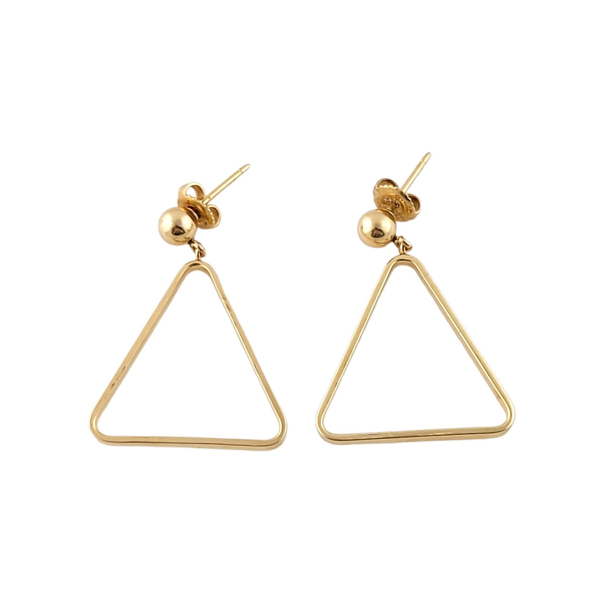 Vintage 14K Yellow Gold Triangle Earrings

Gorgeous set of gold triangle earrings!

Size: 34mm X 25mm X 2mm

Weight: 5.8 gr/ 3.7 dwt

Tested 14K

Very good condition, professionally polished.

Will come packaged in a gift box or pouch (when