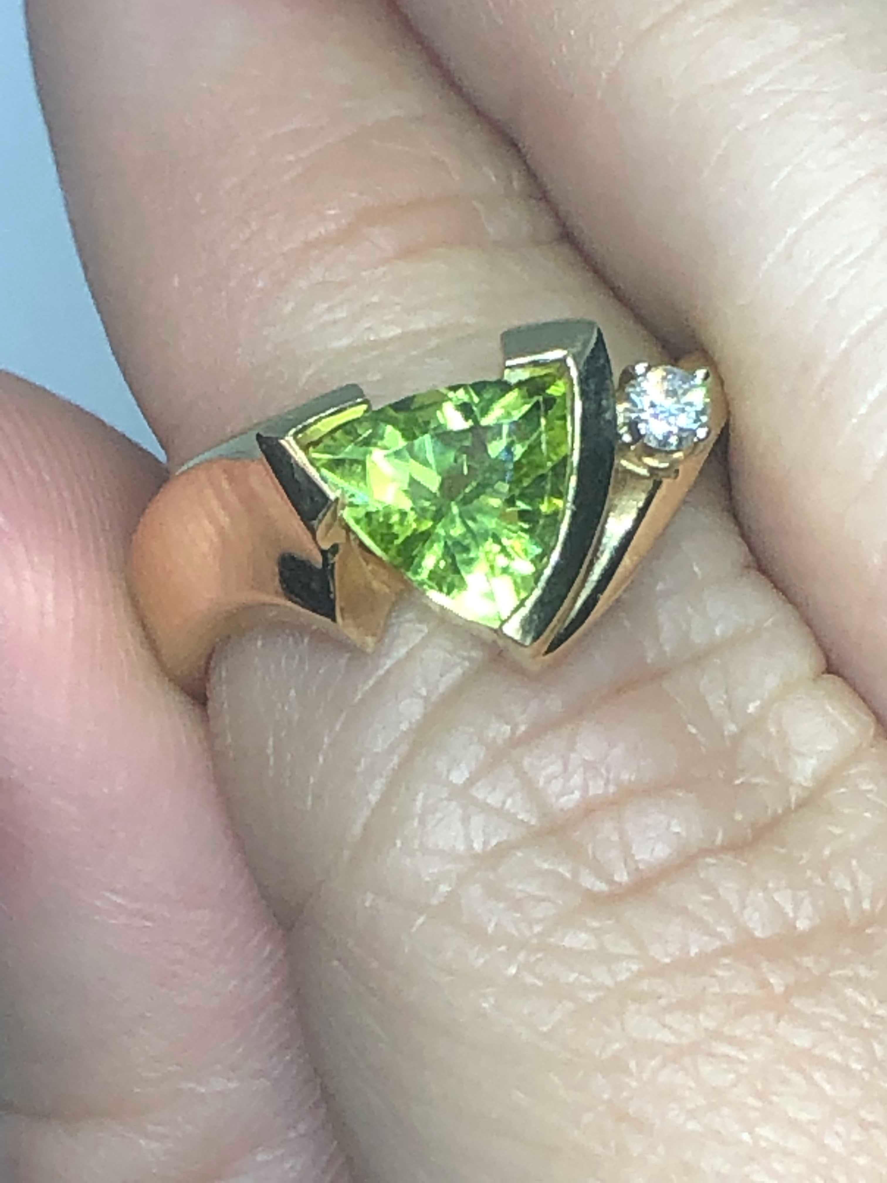 14 Karat Yellow Gold Trillion Cut Peridot and Diamond Ring by Aurum For Sale 1