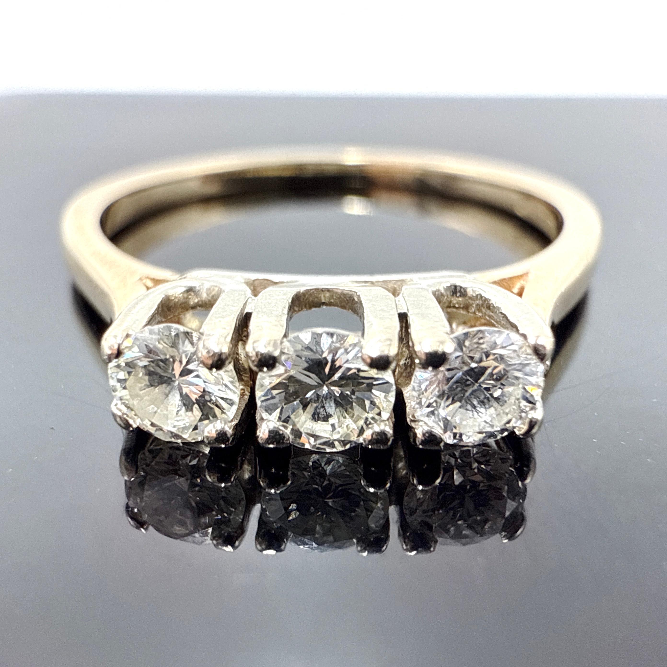 Round Cut 14K Yellow Gold Trinity Natural Diamond Ring – VS-2 Clarity, I-J Colour For Sale