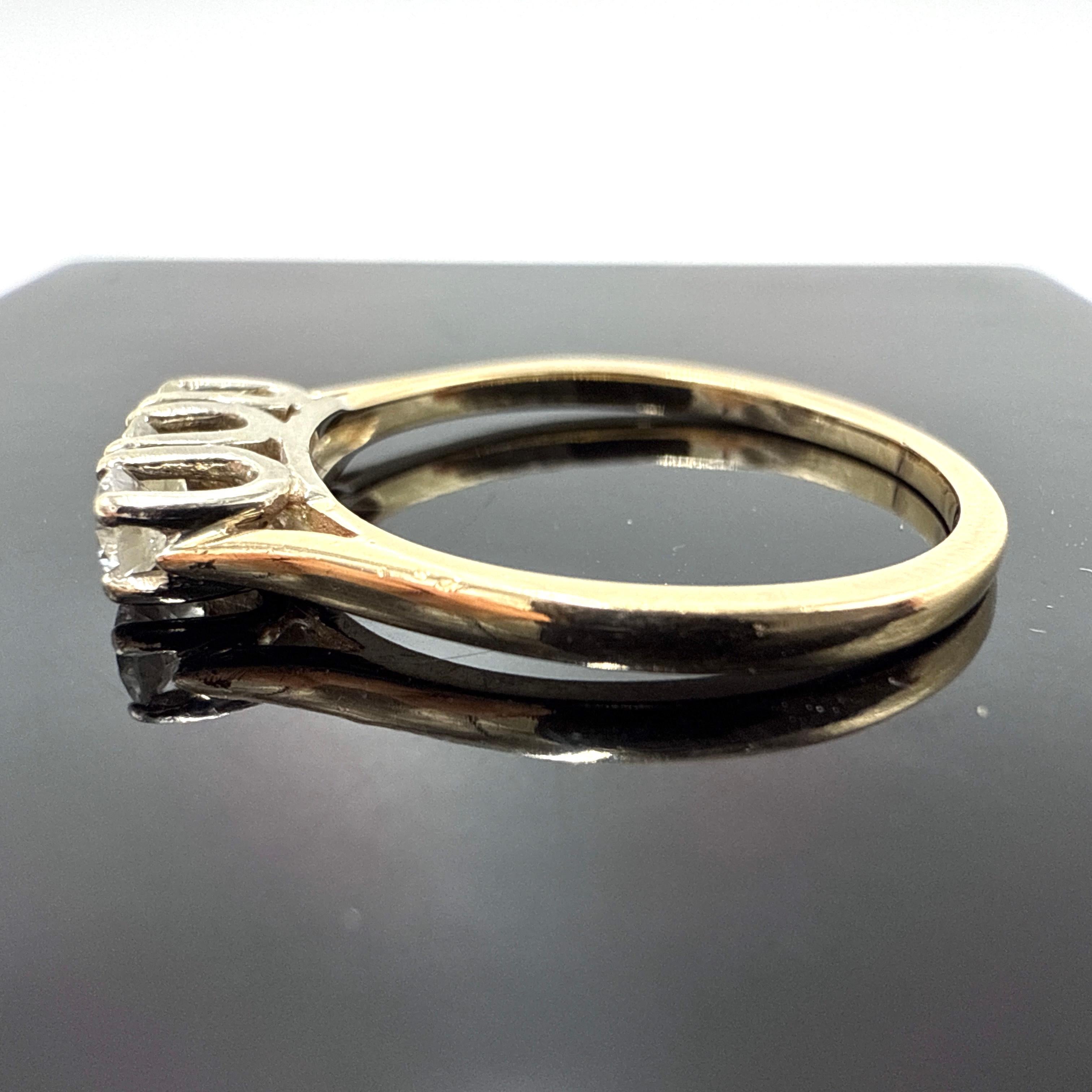 Women's 14K Yellow Gold Trinity Natural Diamond Ring – VS-2 Clarity, I-J Colour For Sale