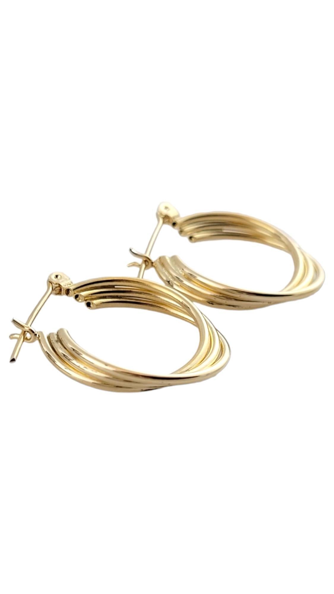Vintage 14K Yellow Gold Triple-Twisted Hoops

14 karat yellow gold hoop earrings with a triple-twist design.

Weight: 1.5 dwt./2.33 g

Hallmark: 14K 

Size: 23 mm X 19.4 mm/ 0.91 in X 0.77 in

Approximately 3.8 mm thick.

Very good condition,
