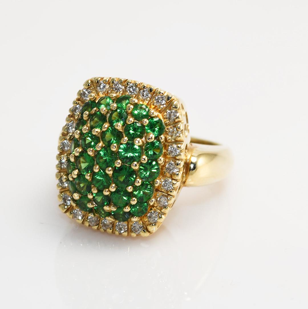 Bague en or jaune 14 carats, grenat tsavorite et diamant 1,06 g en vente 2