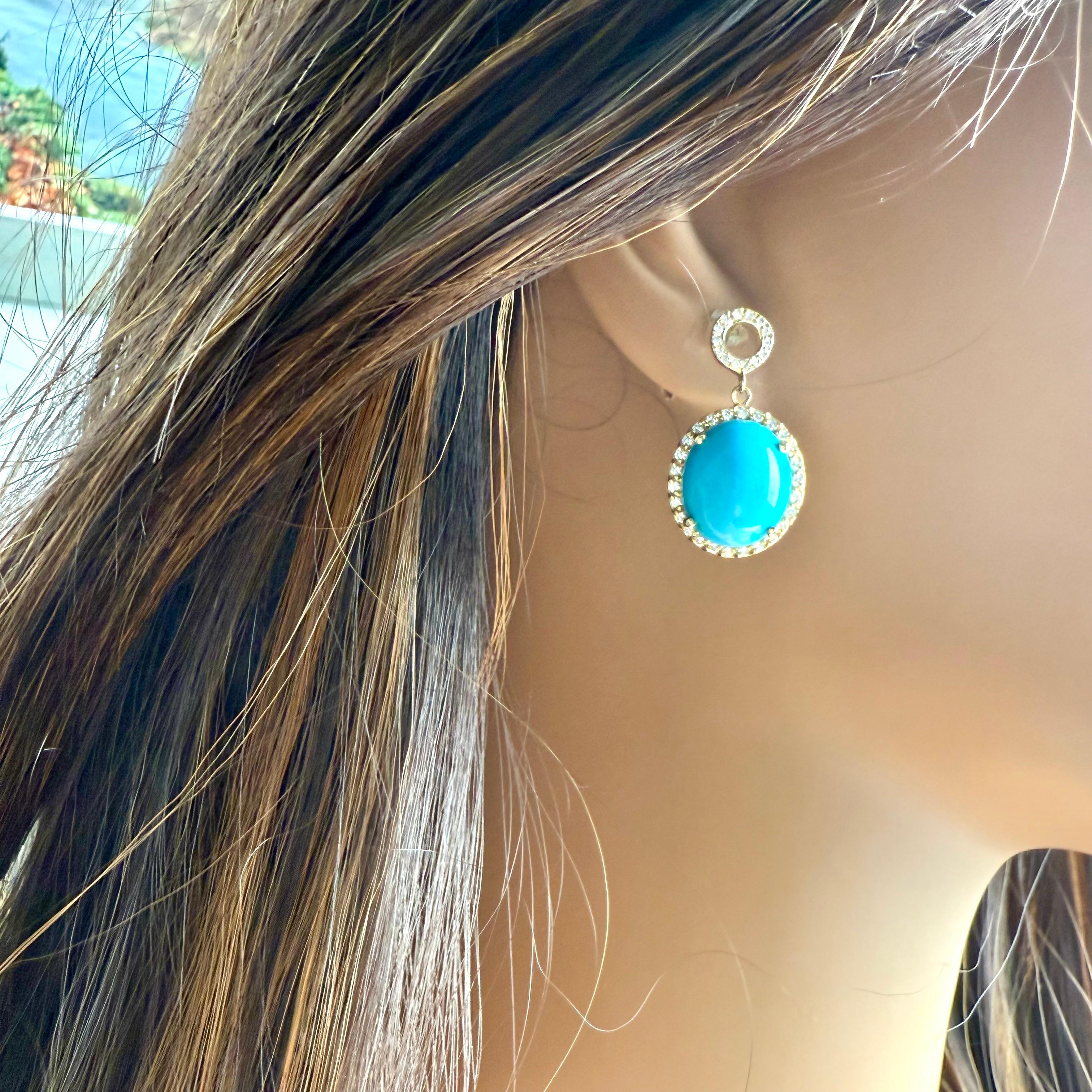 Moderno Orecchini a goccia in oro giallo 14K con turchese e diamanti Turchese 25,00 carati in vendita