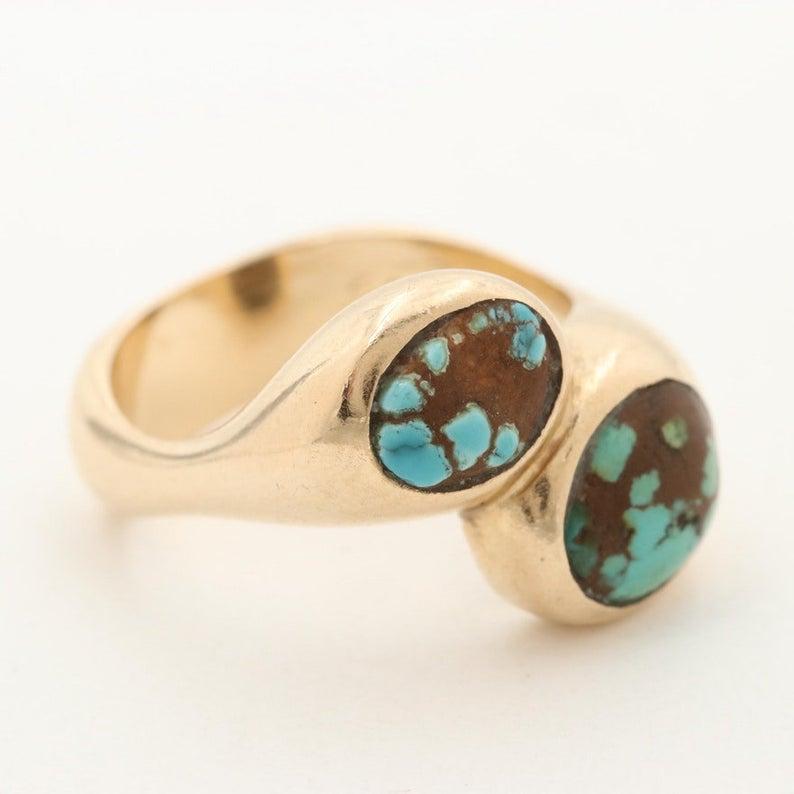 14 Karat Yellow Gold Turquoise Bypass Ring In Good Condition In Addison, TX