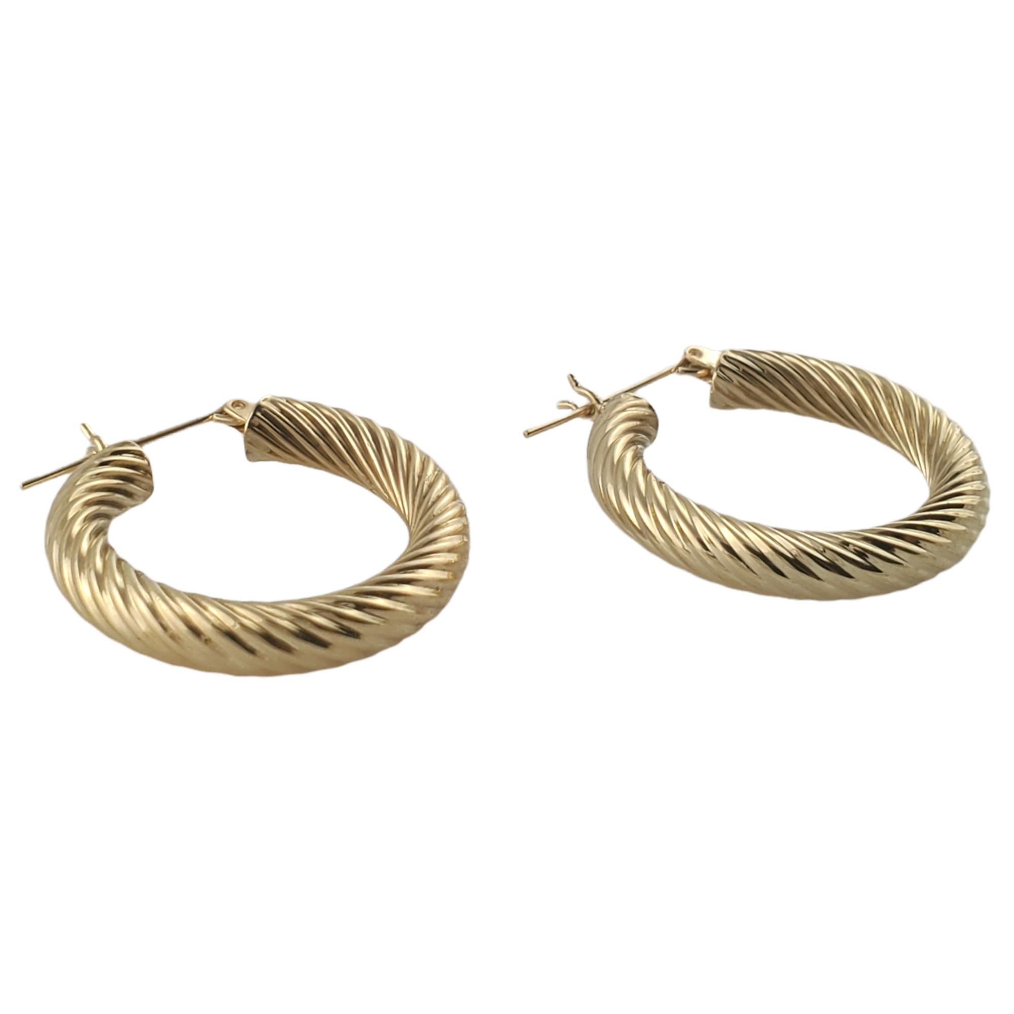 14K Yellow Gold Twist Hoop Earrings #12413 In Good Condition For Sale In Washington Depot, CT