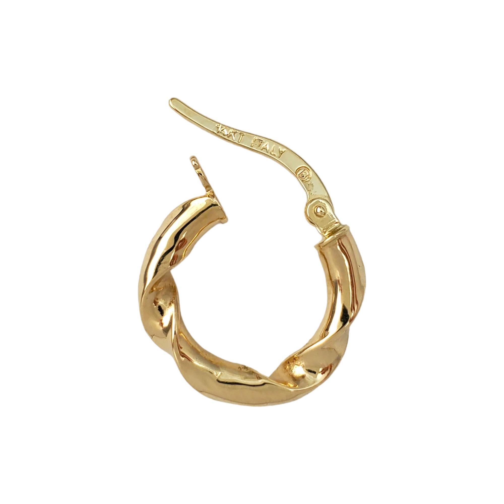 14K Yellow Gold Twist Hoop Earrings #17017 In Good Condition For Sale In Washington Depot, CT