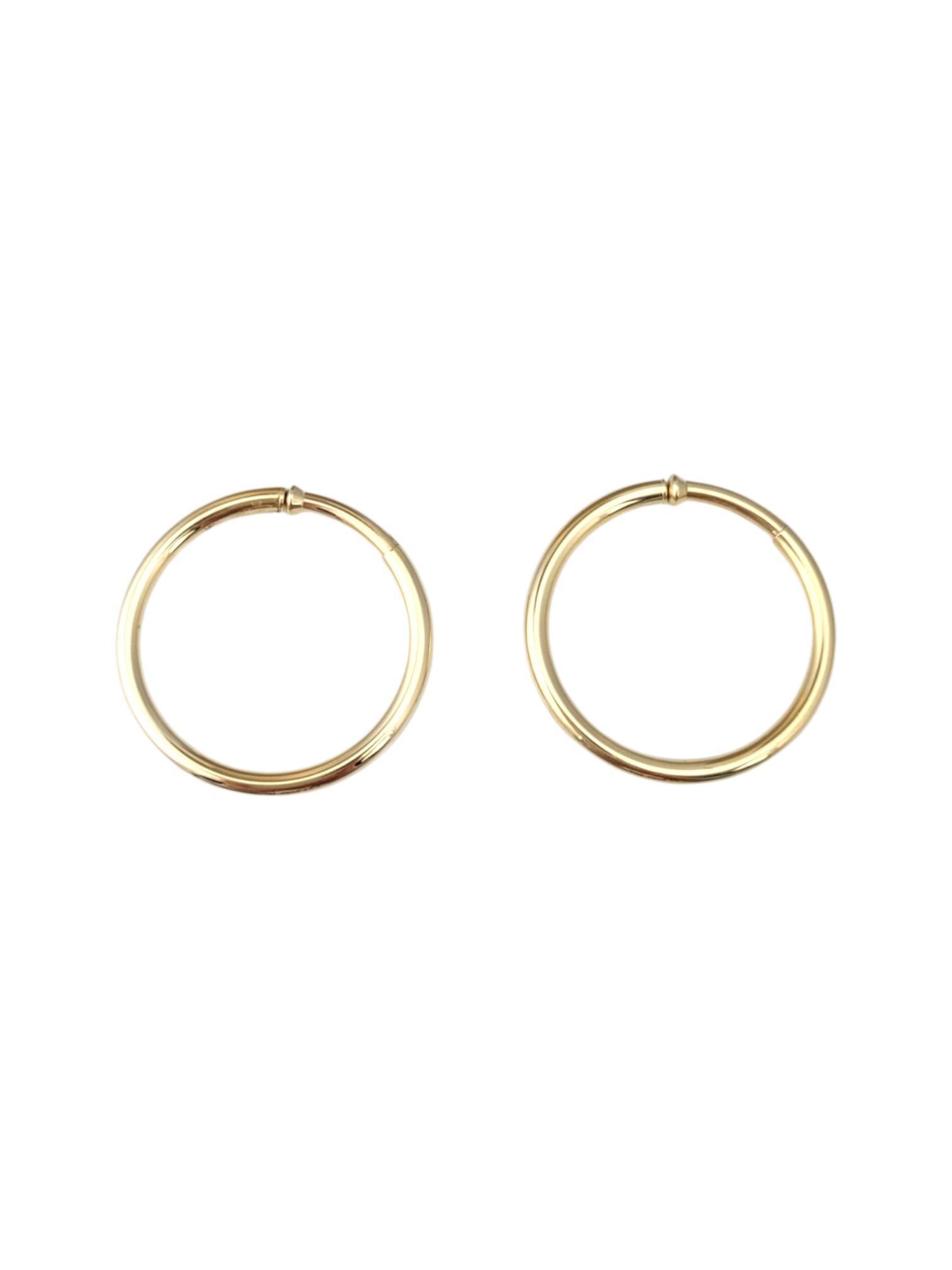 14K Yellow Gold Twist On Hoop Earrings -

These 14K yellow gold hoop earrings feature a classic, polished design that radiates warmth and elegance. Crafted from high-quality gold, they offer timeless style and everyday versatility—perfect for adding