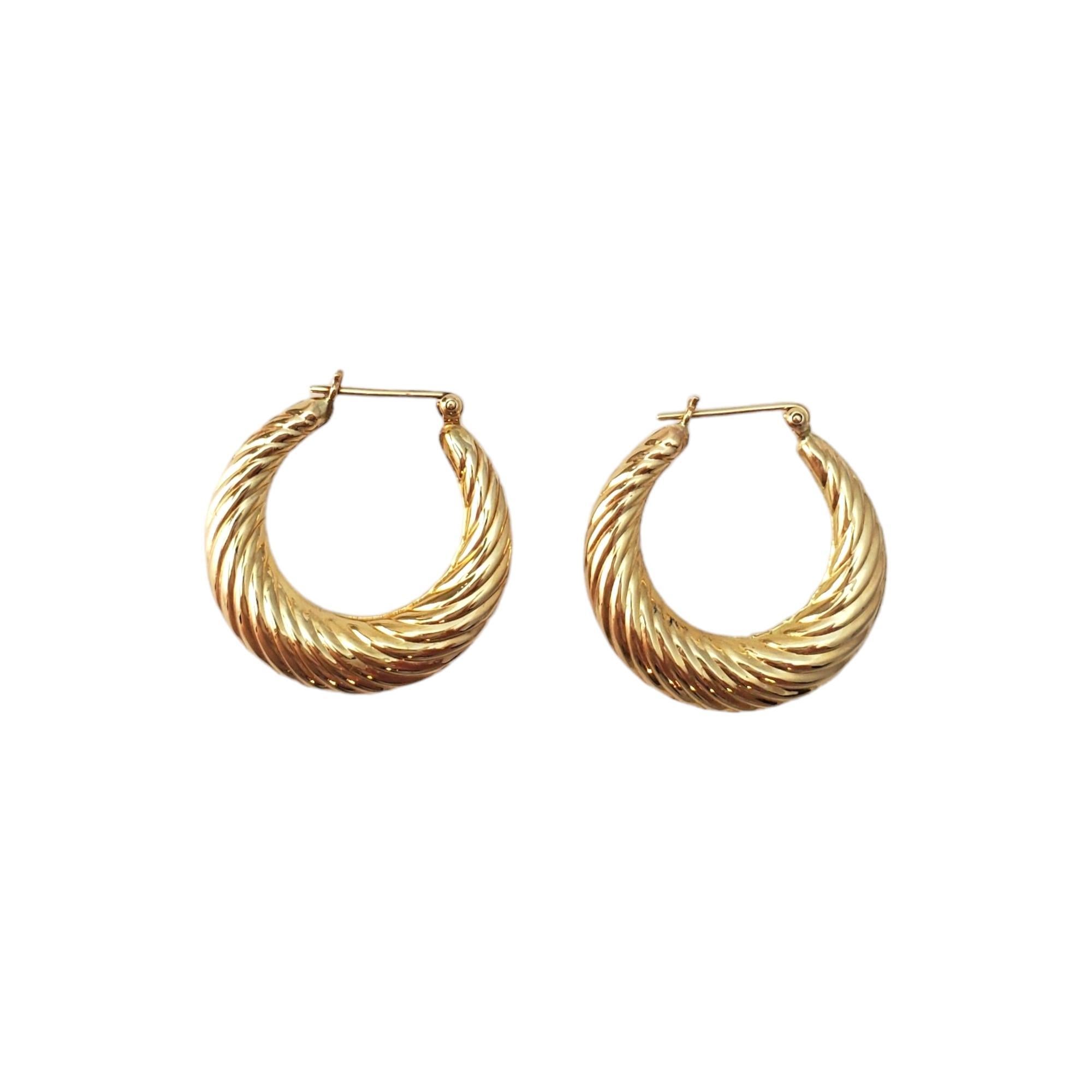 14K Yellow Gold Twist Ribbed Hoop Earrings

Turn heads with our gorgeous twist earrings! These stylish accessories are a perfect addition to any outfit. 

Size: 27mm X 6.5mm

Weight: 2.2 dwt/ 3.3 g

Hallmark: 14K

Very good condition, professionally