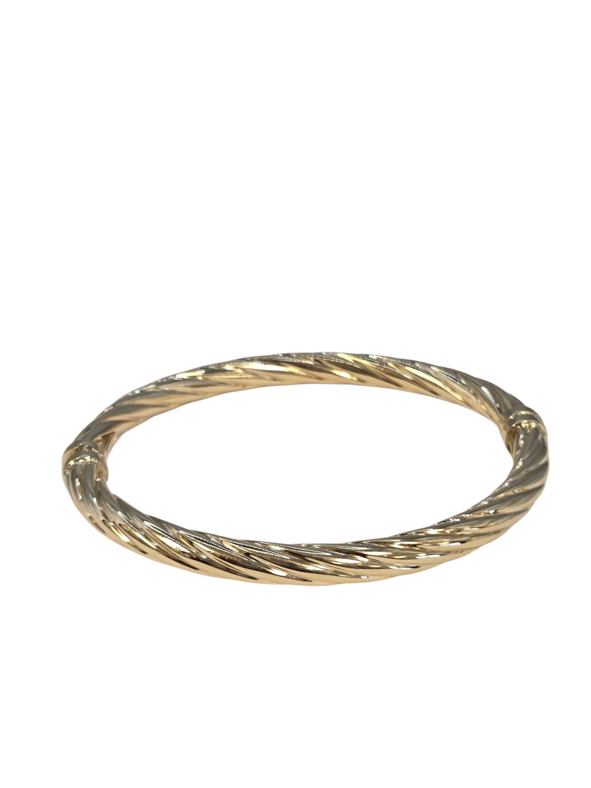 Bracciale Bangle intrecciato in oro giallo 14K

Questo braccialetto intrecciato in oro 14k combina una texture sottile con un'eleganza senza tempo per un look davvero raffinato.

Punzone: 14k Italia RL

Peso: 7,4g/ 4,8dwt

Dimensioni: 7 pollici X