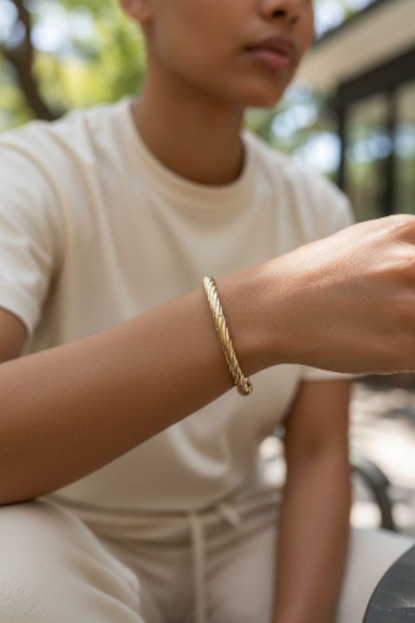 Bracciale Bangle intrecciato in oro giallo 14K #23888 in vendita 2