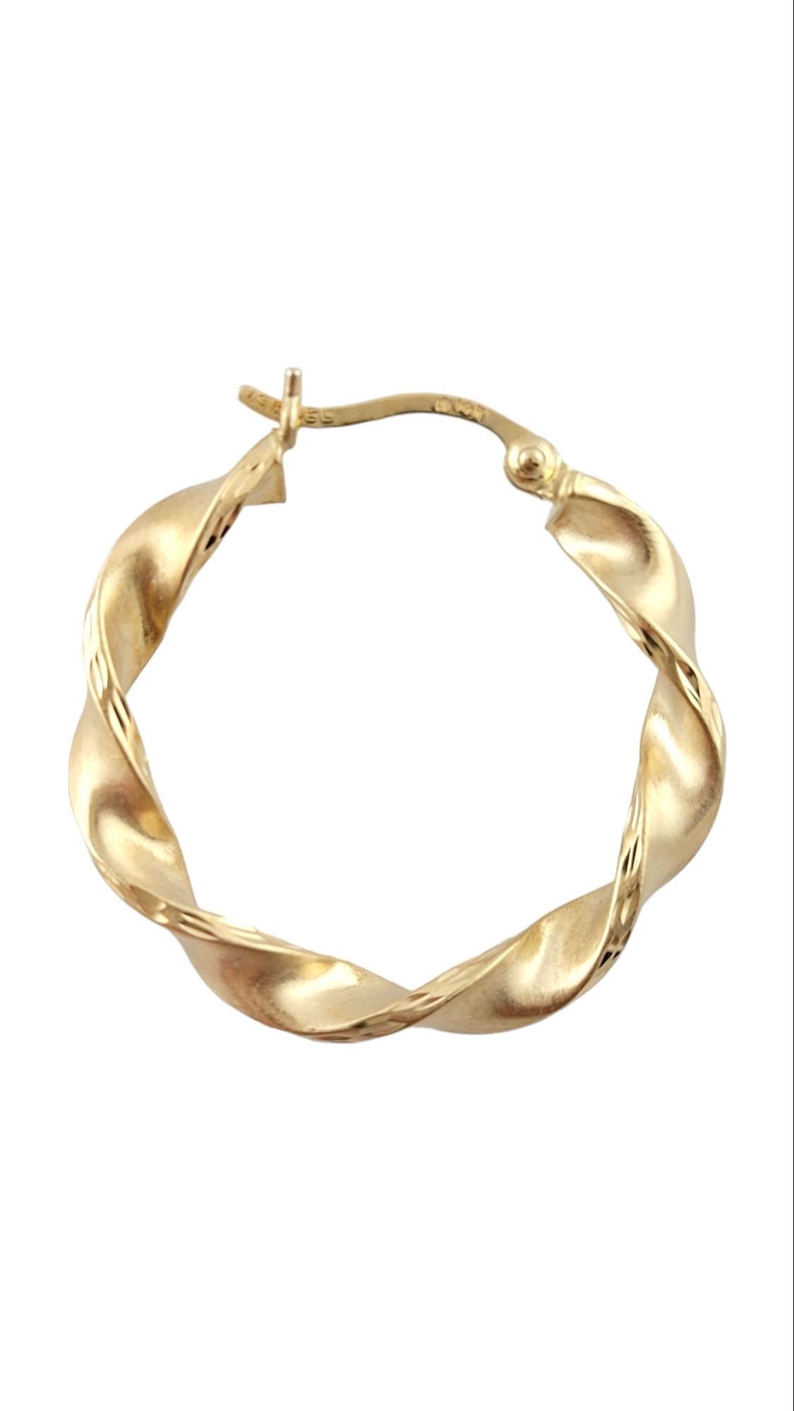 14K Yellow Gold Twisted Hoop Earrings #15900 In Good Condition For Sale In Washington Depot, CT