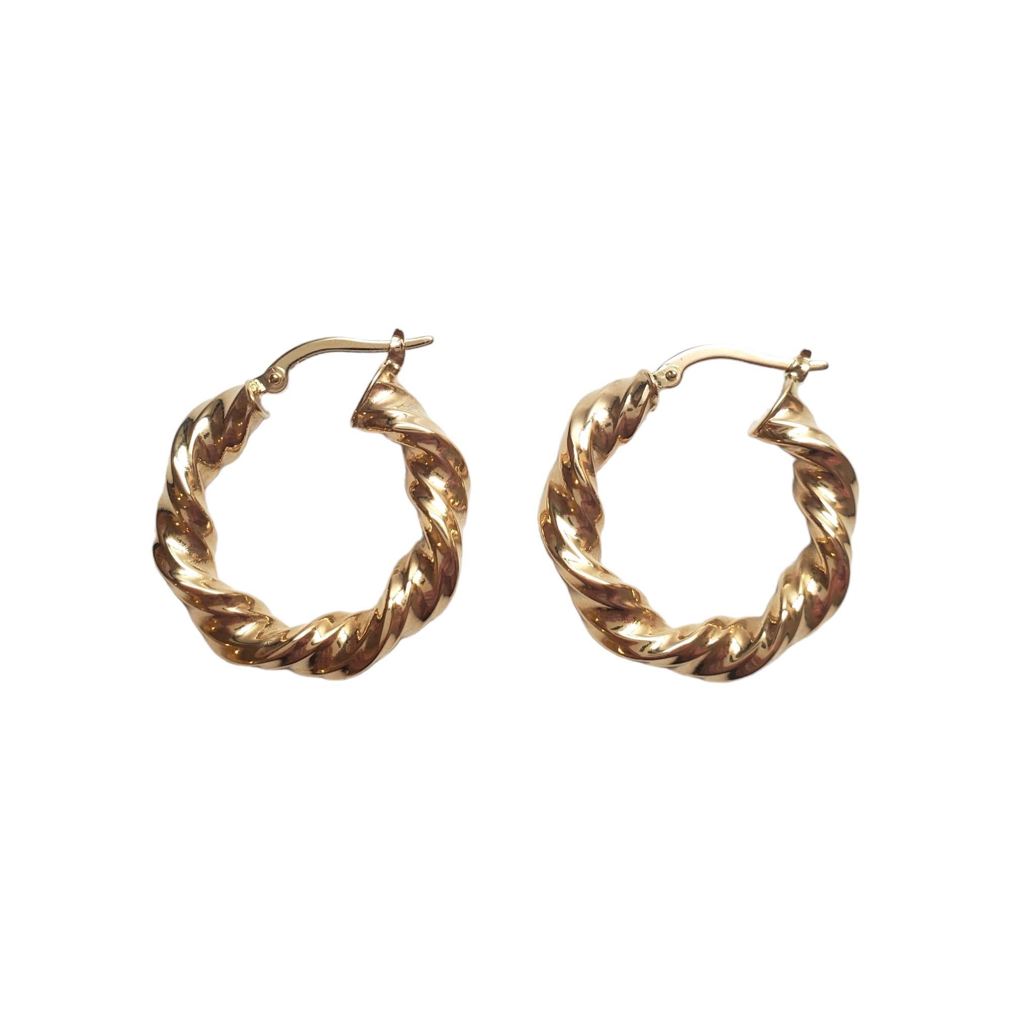 14K Yellow Gold Hoops - 

These gorgeous earrings are a modern twist on classic gold hoops! 

Size: 26.7mm X 5.14 mm 

Weight: 2.04 dwt/ 3.17 g

Hallmark: 14KT ITALY

Very good condition, professionally polished.

Will come packaged in a gift box or