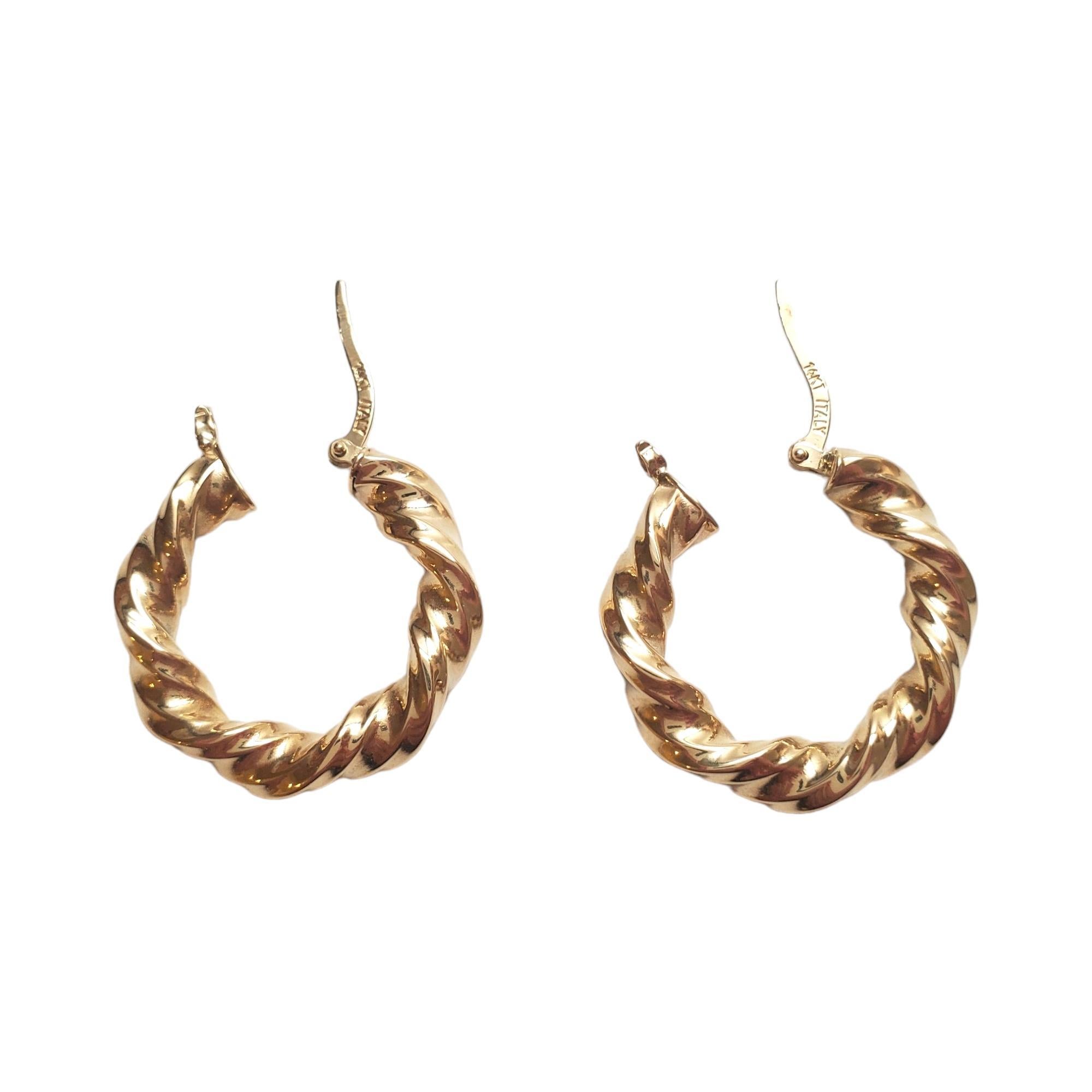 14K Yellow Gold Twisted Hoop Earrings #17626 In Good Condition For Sale In Washington Depot, CT