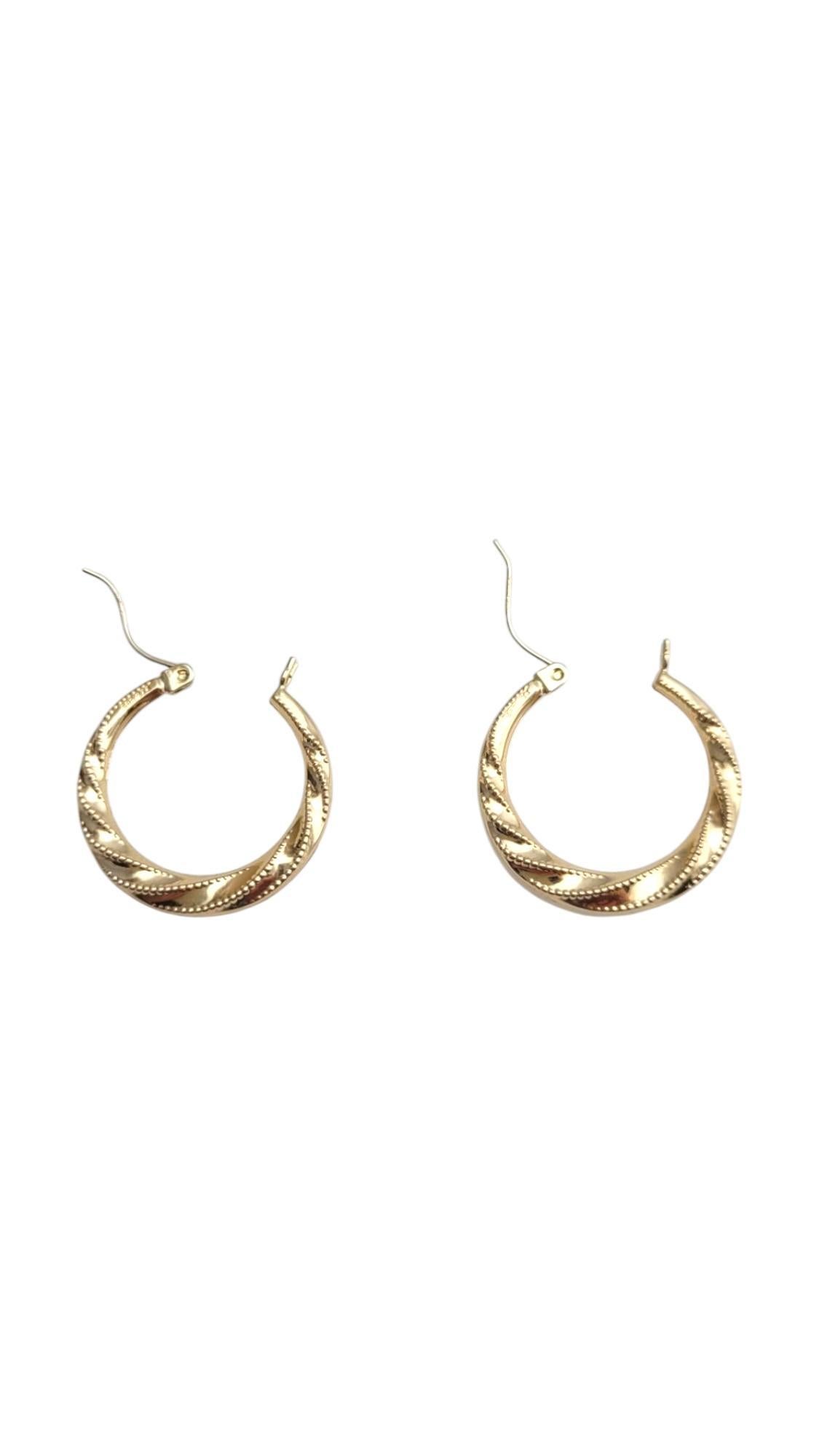 14K Yellow Gold Twisted Hoop Earrings #21111 In Good Condition For Sale In Washington Depot, CT
