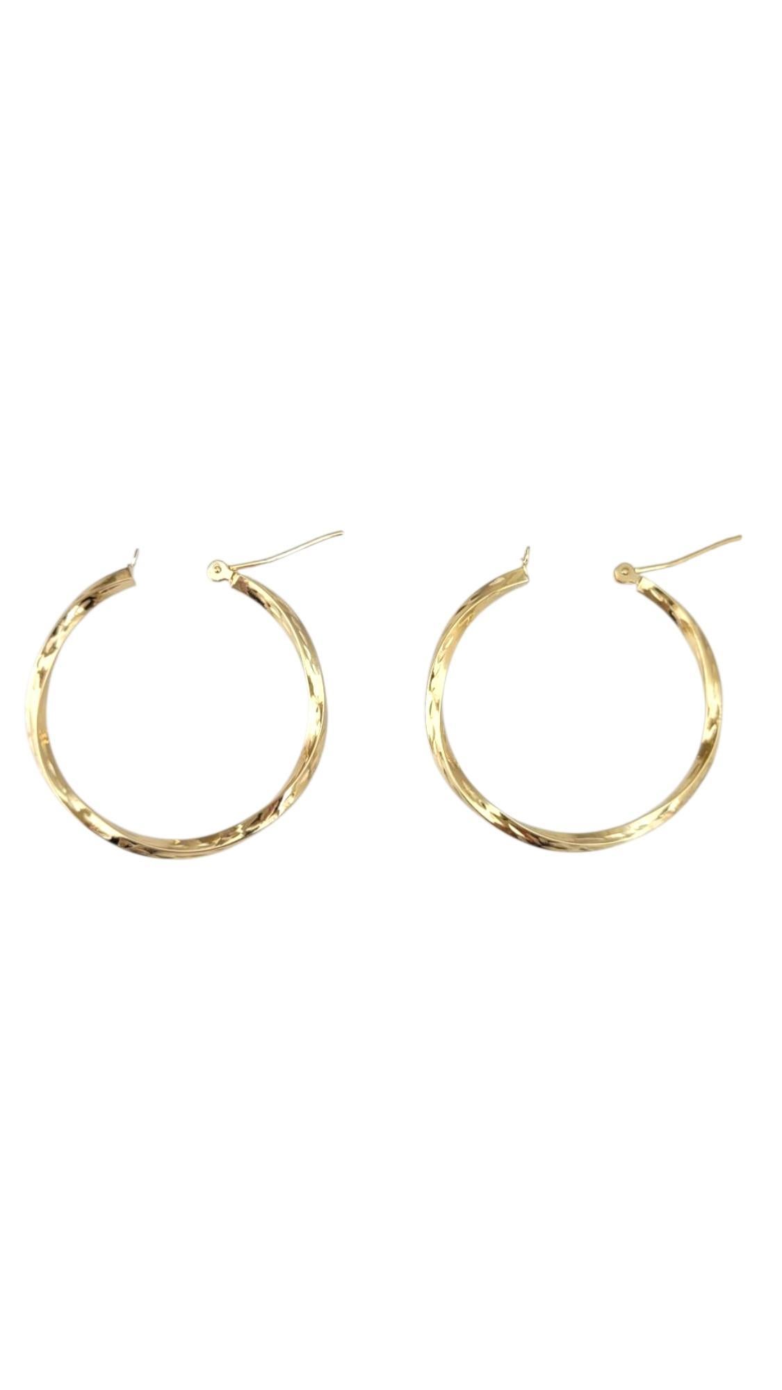 14K Yellow Gold Twisted Hoop Earrings #21714 im Zustand „Gut“ im Angebot in Washington Depot, CT