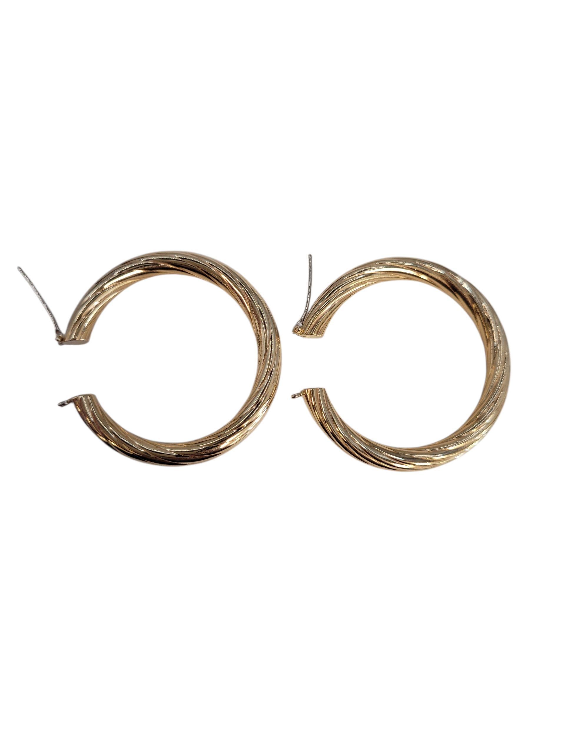 14k Yellow Gold Twisted Hoop Earrings #23204 In condizioni buone in vendita a Washington Depot, CT