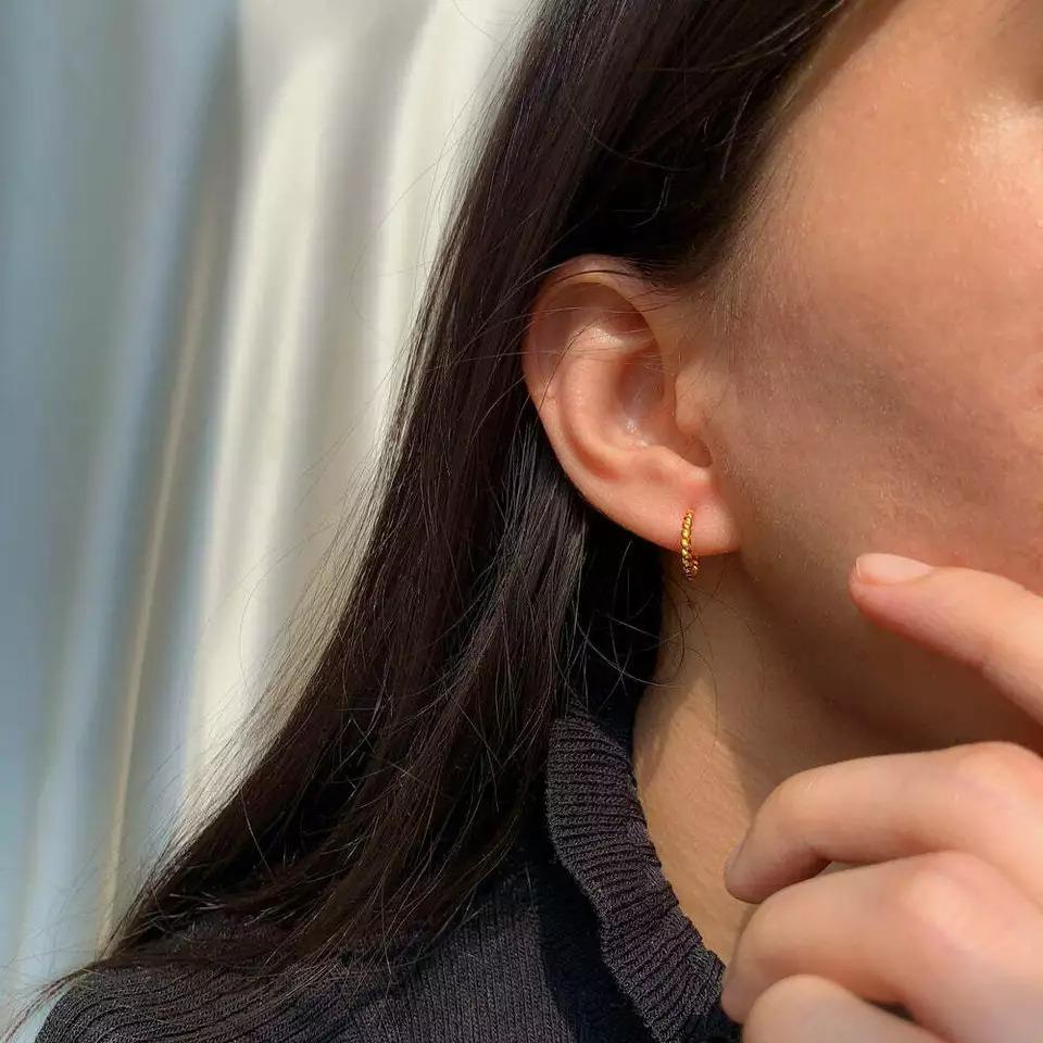14K Gold Twisted Huggie Stud Earring Yellow Gold Studs Anniversary Gift For Her.
Light weight can be worn everyday

Additional information:
Condition: New with tags: A brand-new, unused, and unworn item (including handmade items) in the original