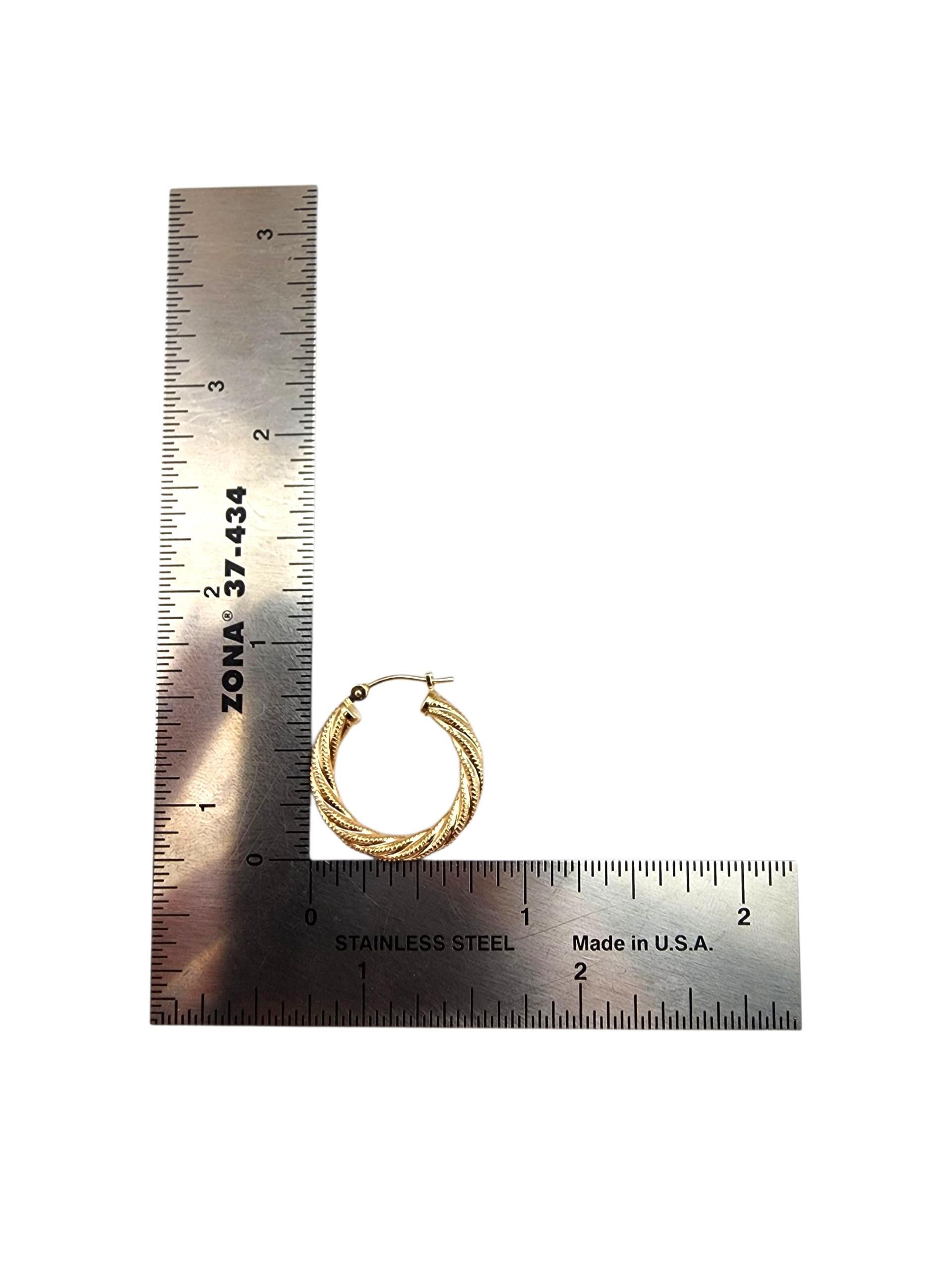 Pendientes de aro de cuerda retorcida de oro amarillo de 14 quilates #22710 en venta 3